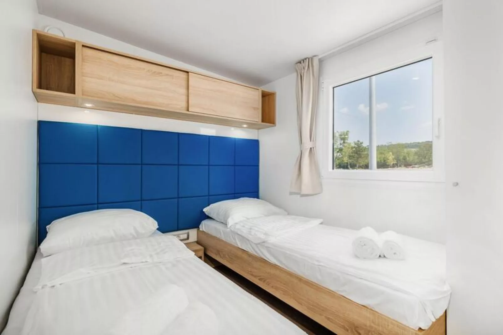 Mobile Homes Omisalj-Mobilhome DELUX Pool-Bedroom