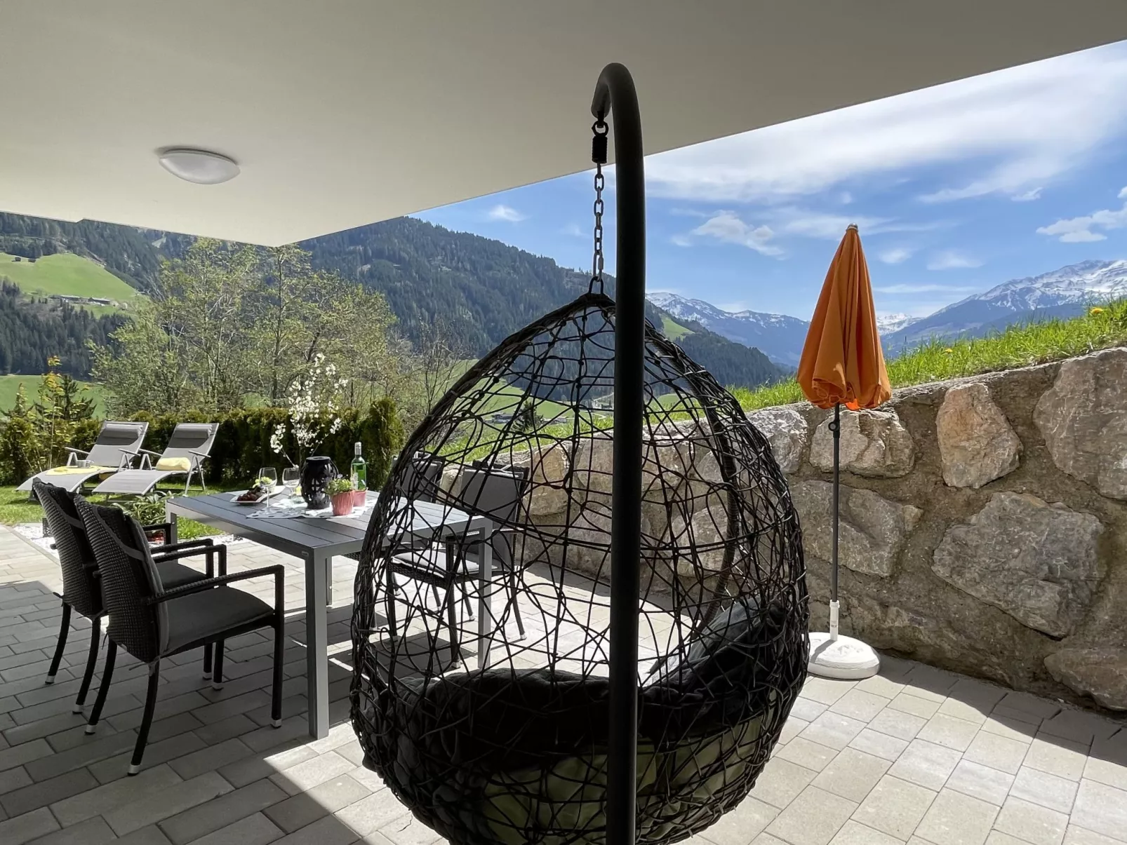 Bergblick-Outside