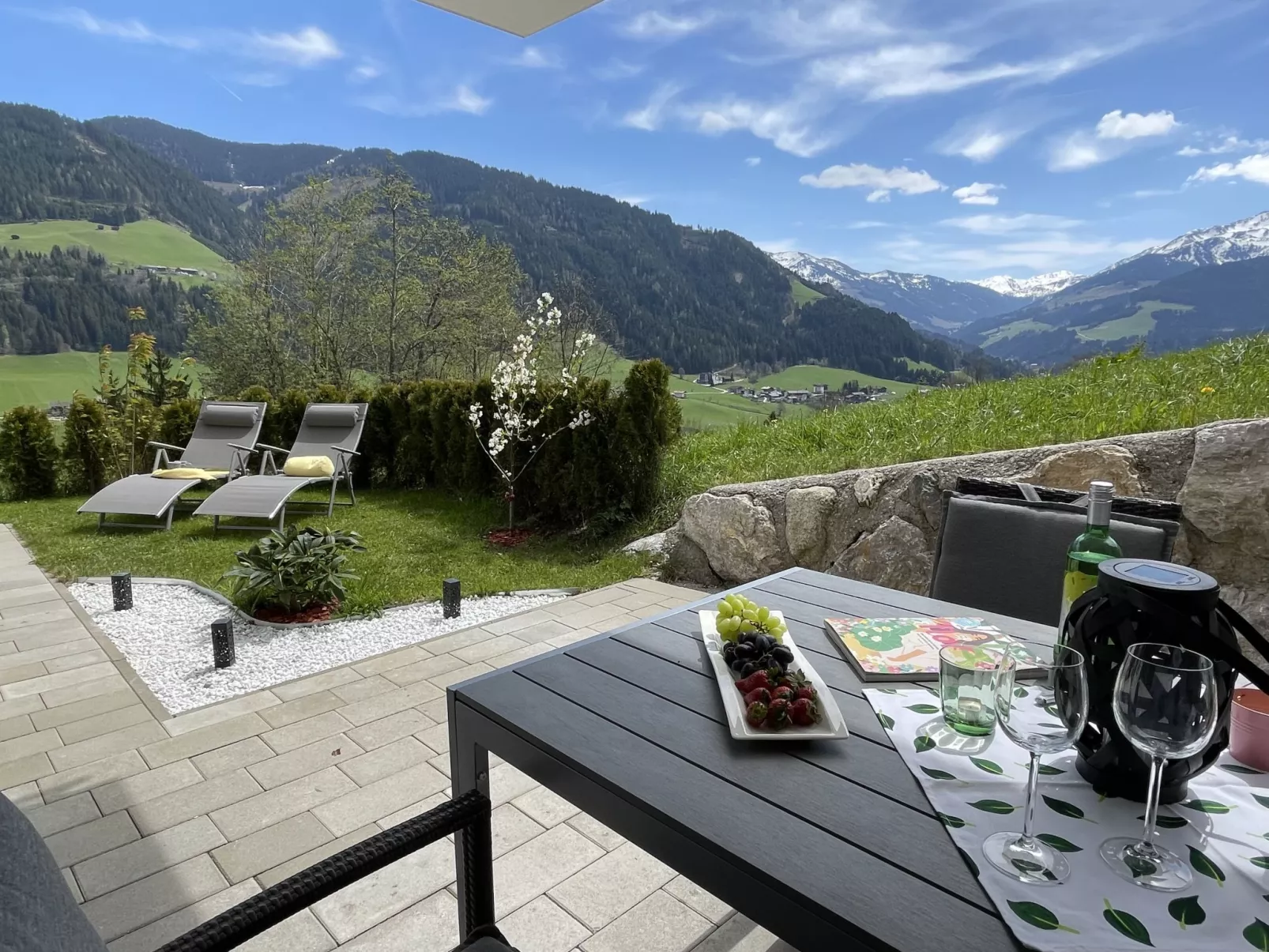 Bergblick-Outside