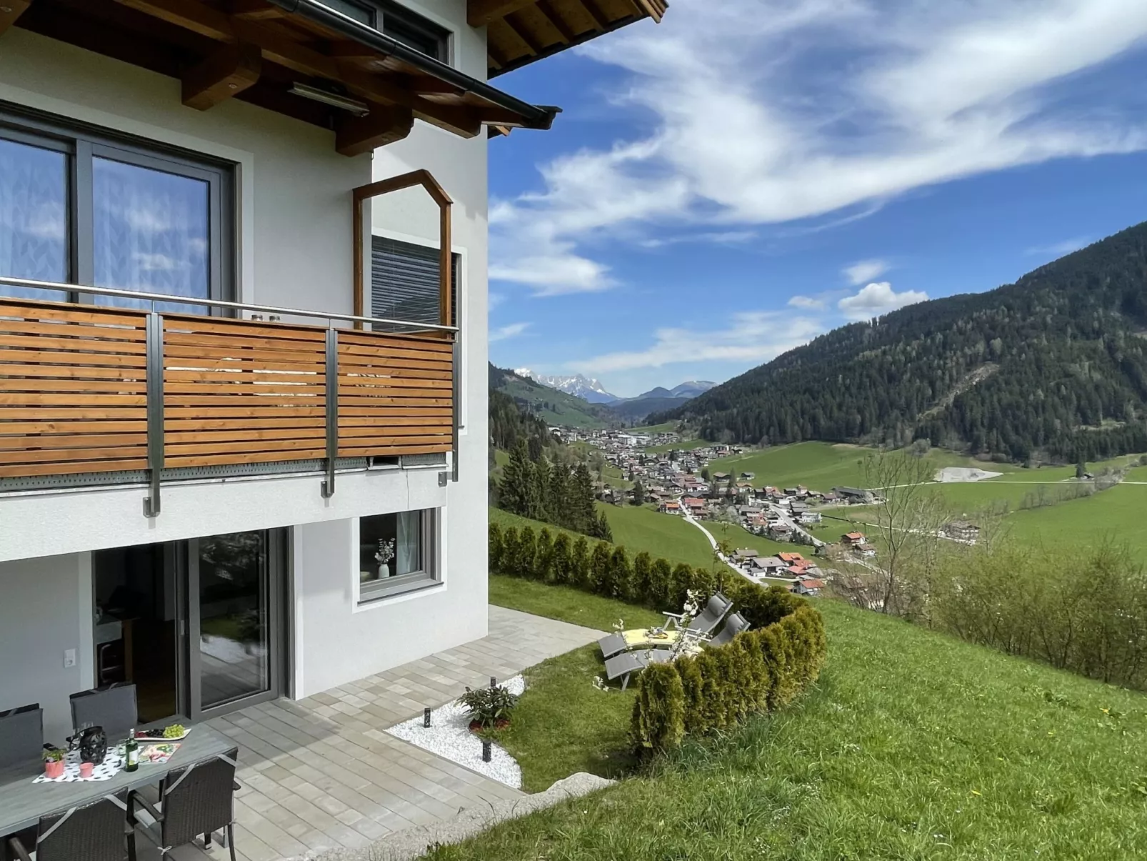Bergblick-Outside