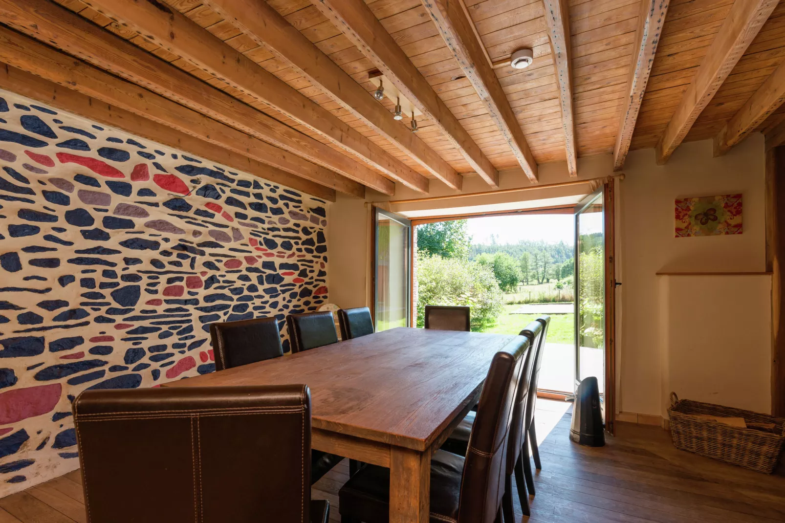 Le Relais Enchanteur-Dining room