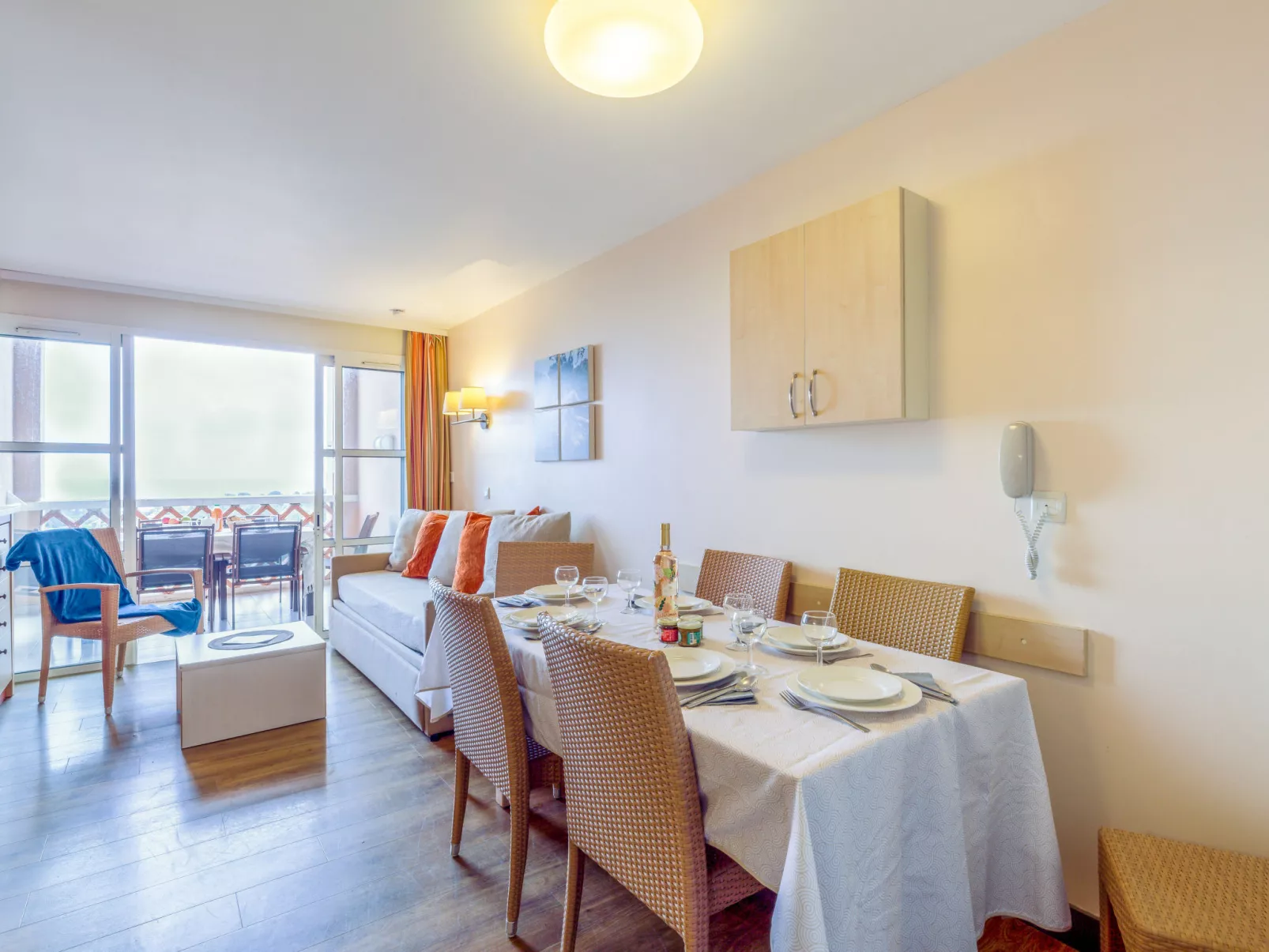 L'Esquinade (P3 213)-Drinnen