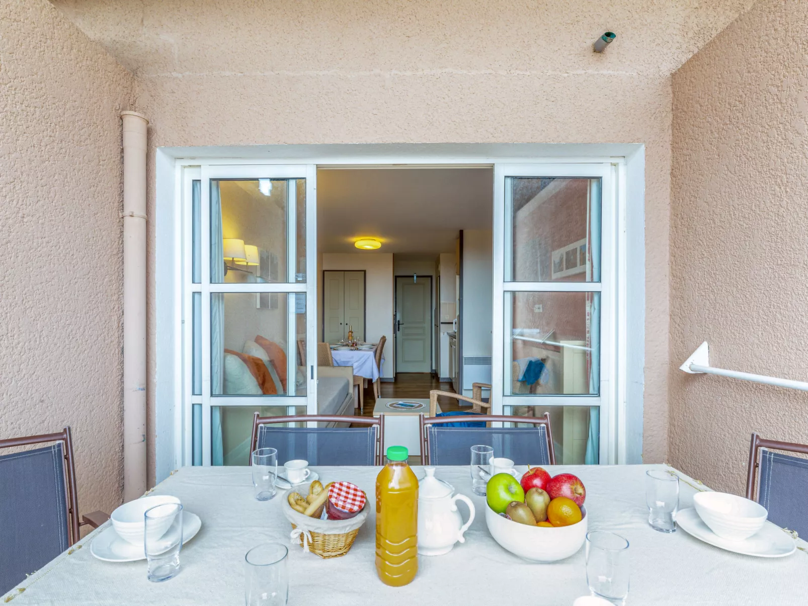 L'Esquinade (P3 213)-Draußen