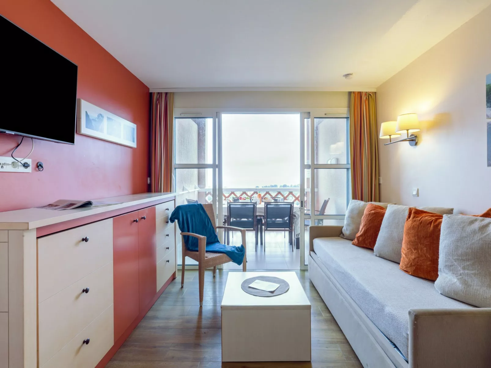 L'Esquinade (P3 213)-Drinnen