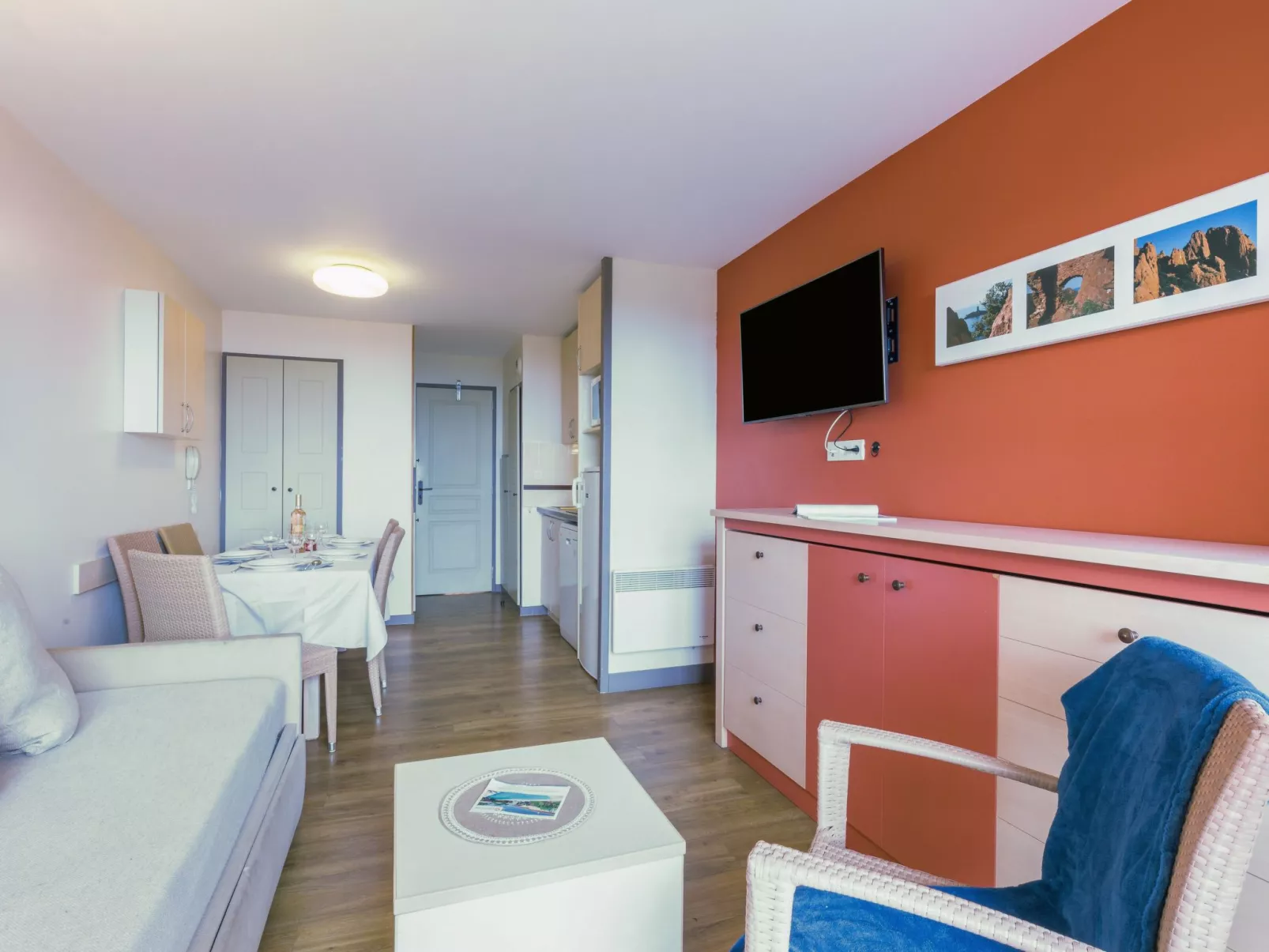 L'Esquinade (P3 213)-Drinnen