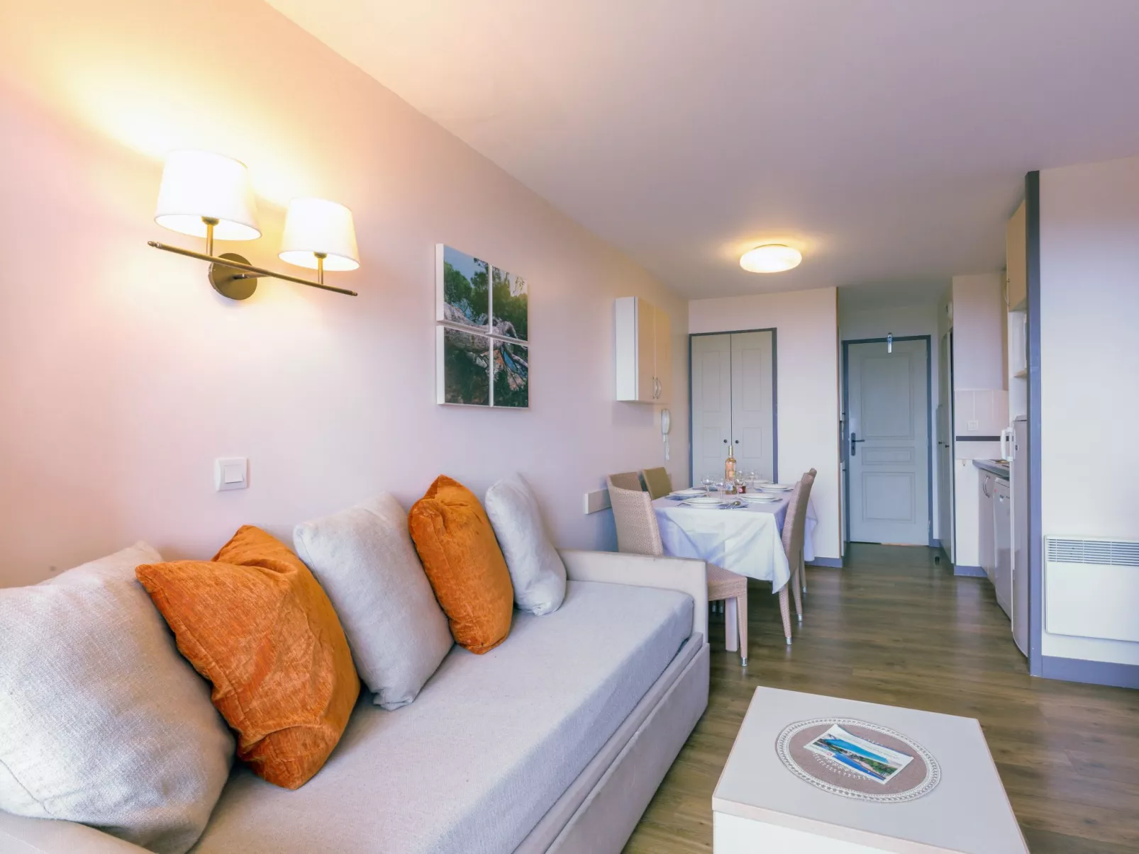 L'Esquinade (P3 213)-Drinnen