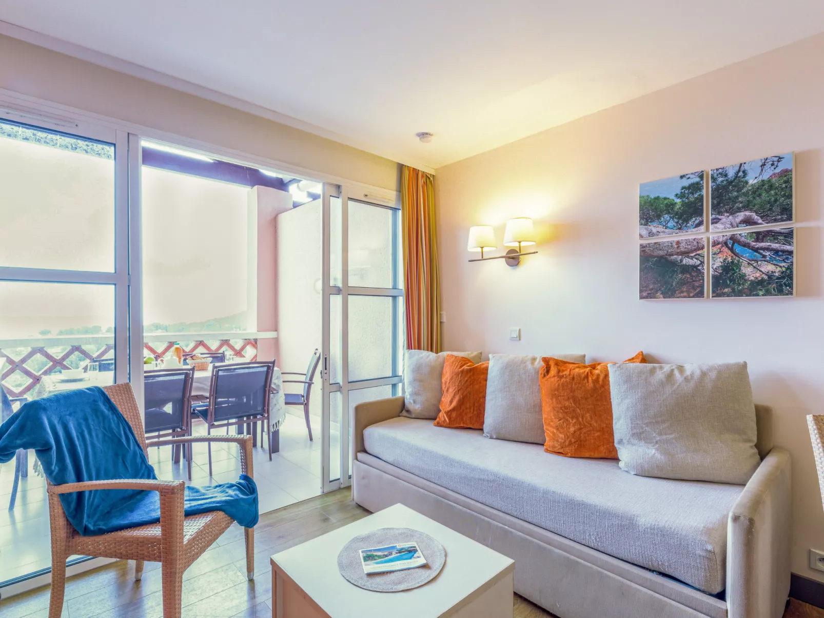 L'Esquinade (P3 213)-Drinnen