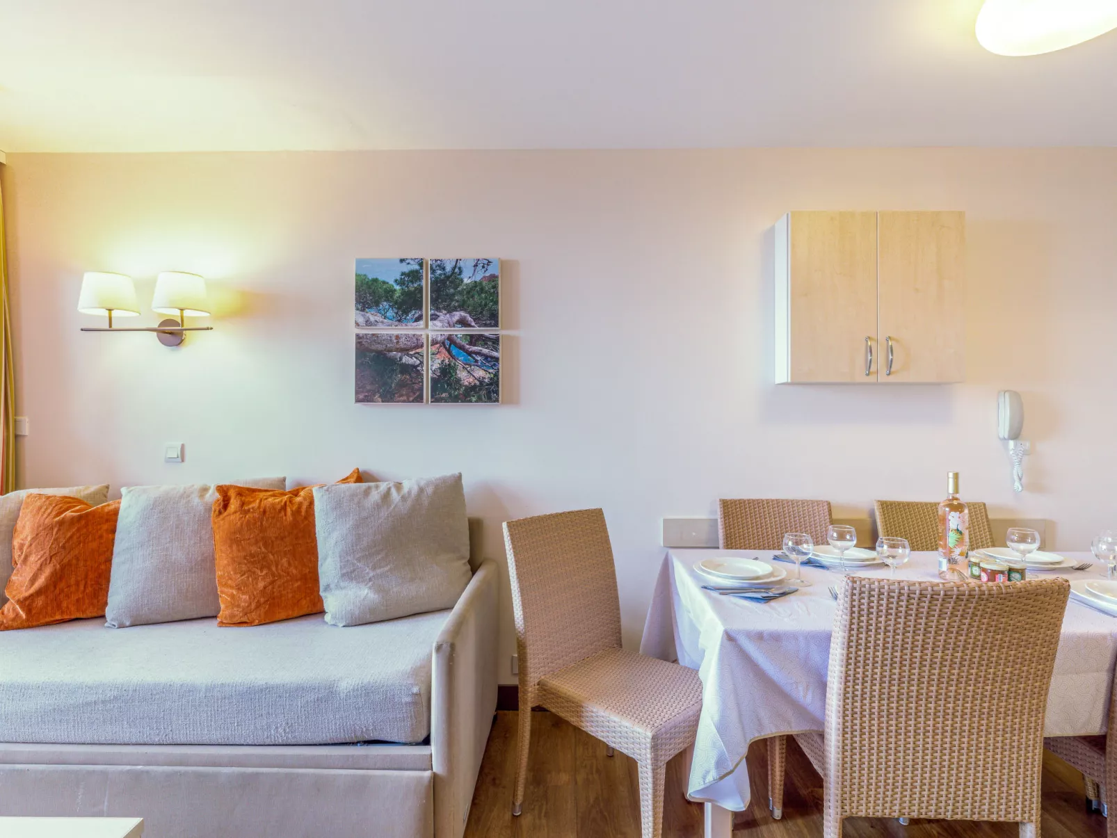 L'Esquinade (P3 213)-Drinnen