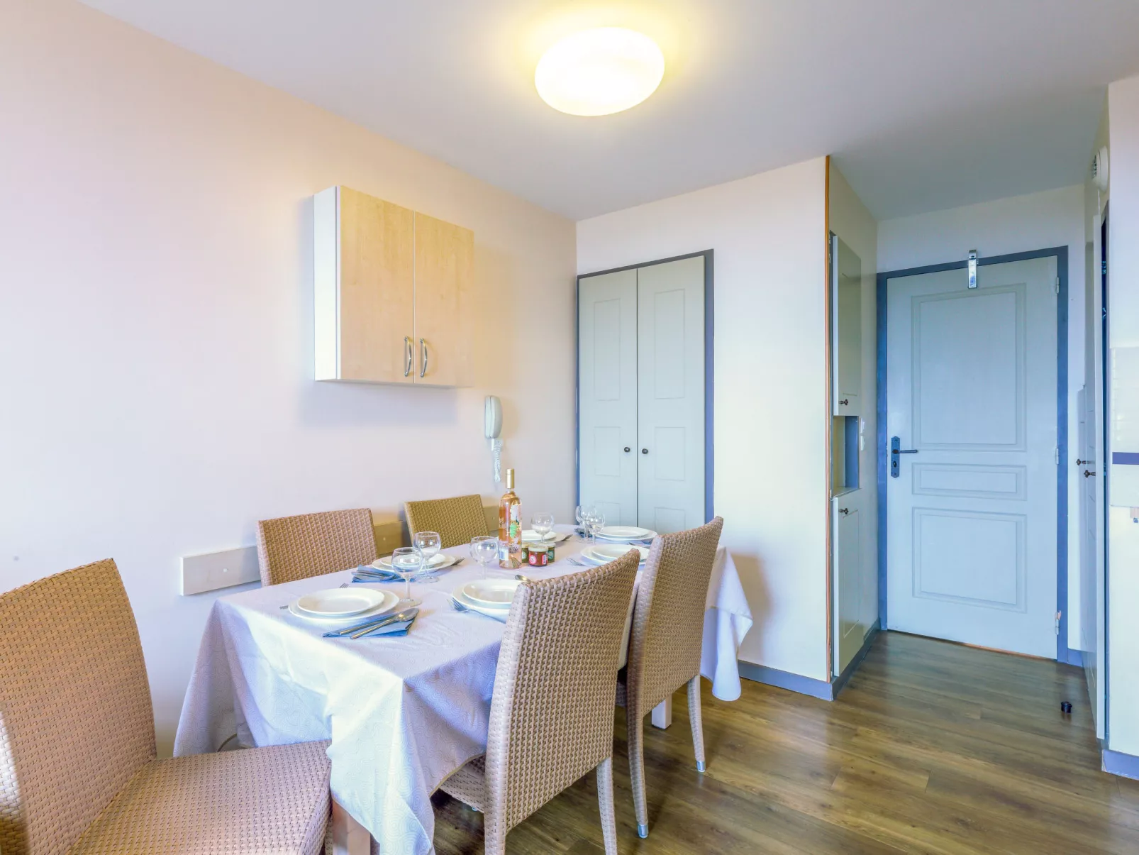 L'Esquinade (P3 213)-Drinnen