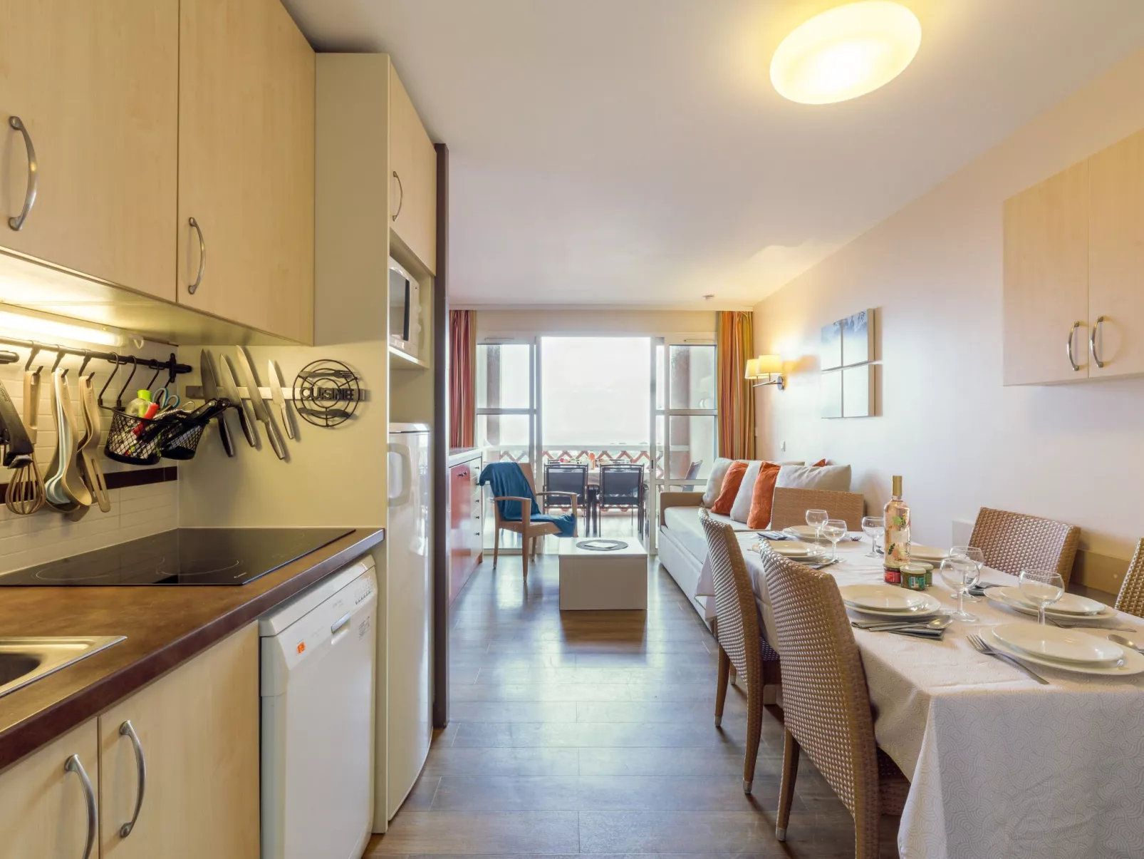 L'Esquinade (P3 213)-Drinnen