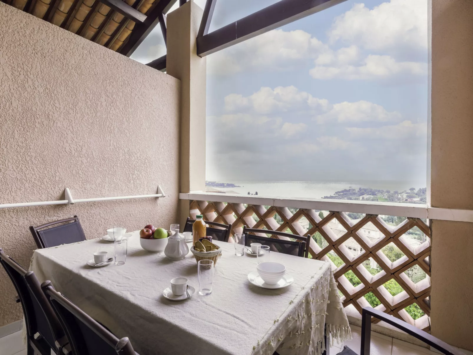 L'Esquinade (P3 213)-Draußen