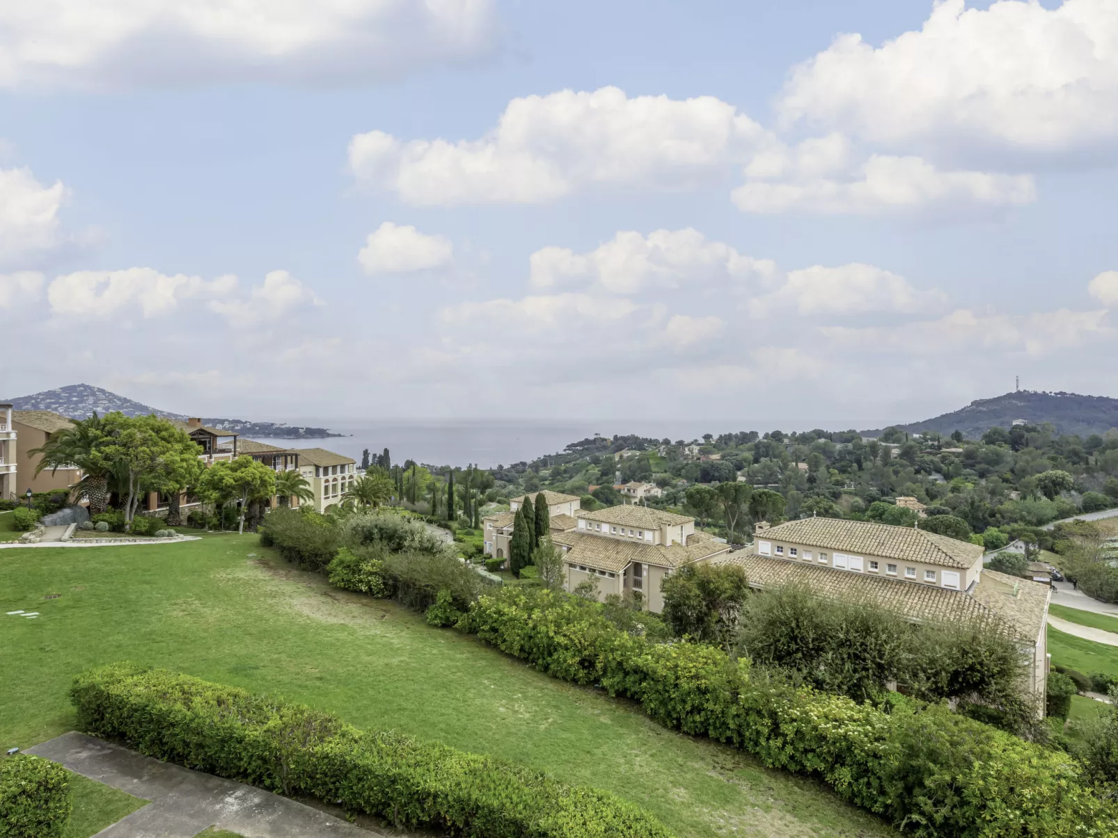 L'Esquinade (P3 213)-Draußen