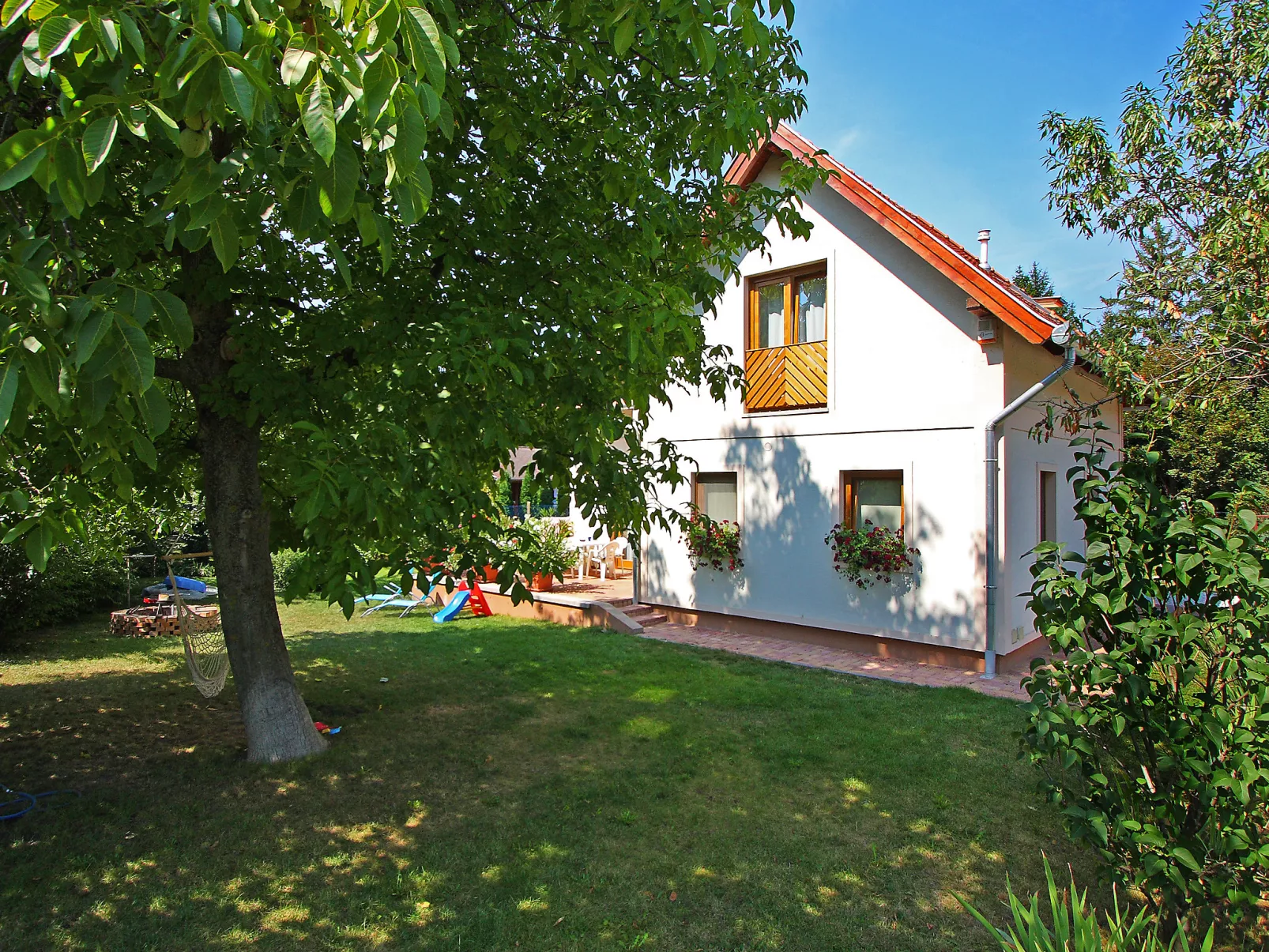 Juglans 2-Draußen