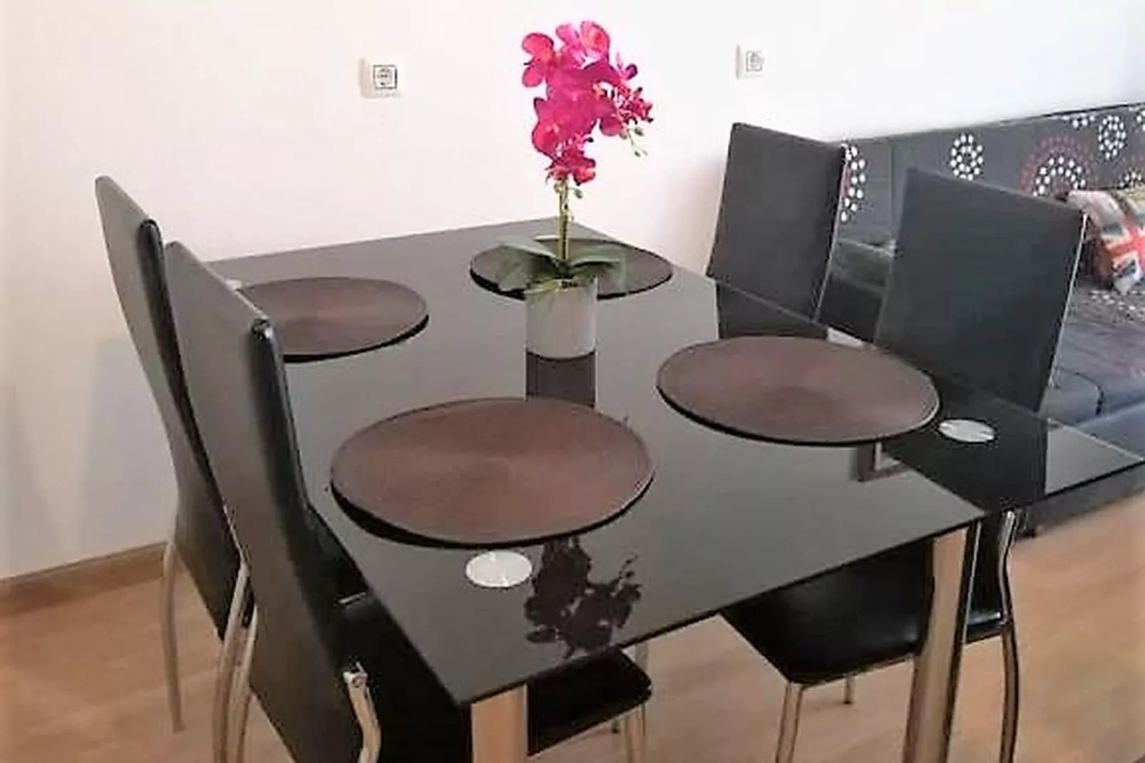 Natura World B1 con terraza privada-Dining room