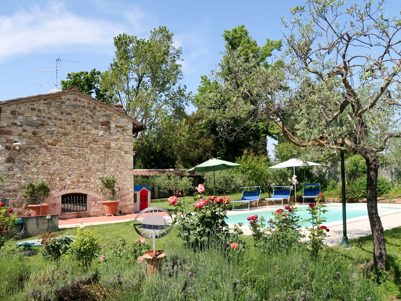 Ambrogetta-Outside