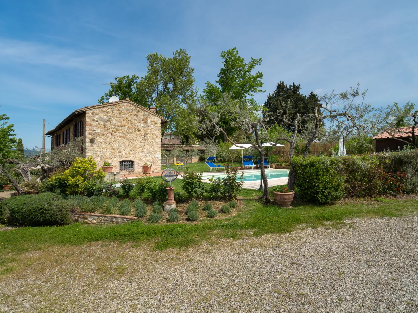 Ambrogetta-Outside