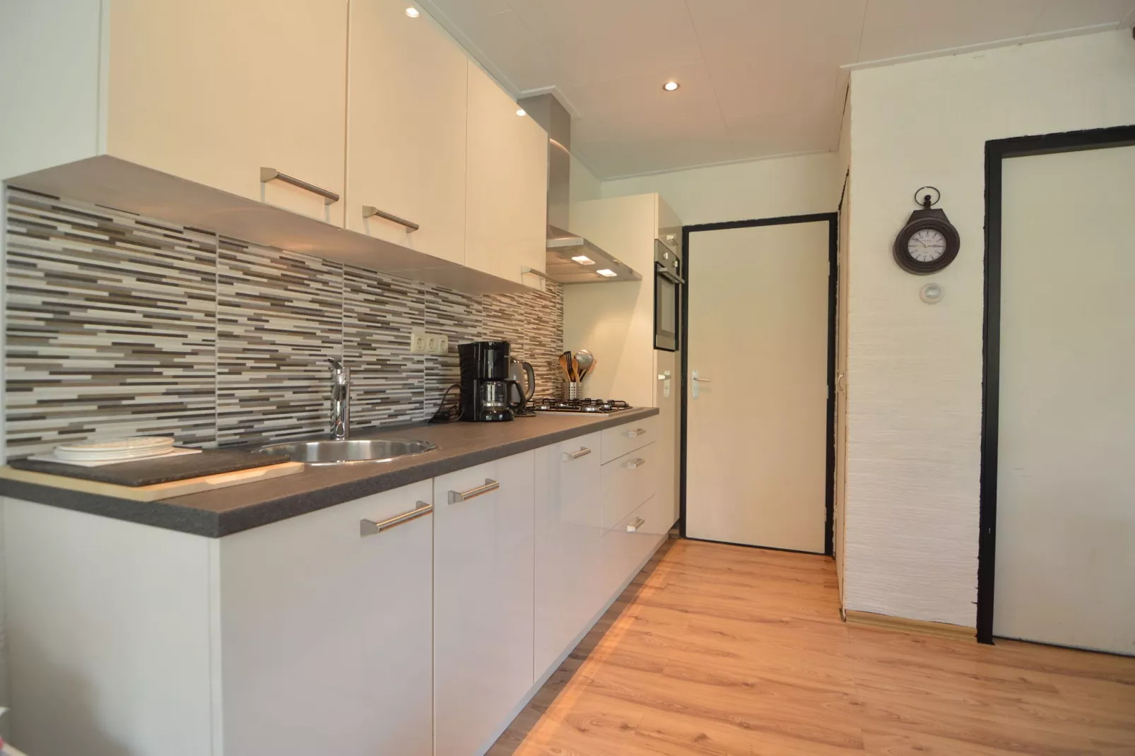Bungalows 48 en 49-Kitchen