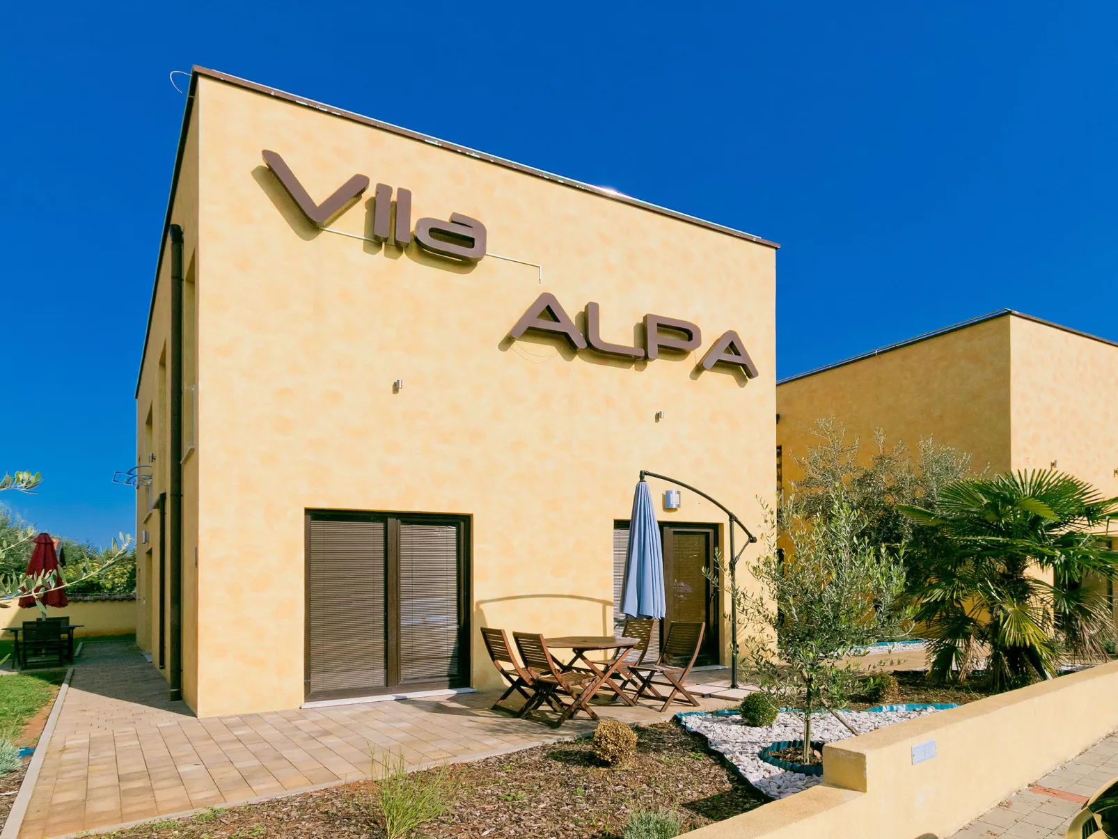 Villa Alpa-Outside