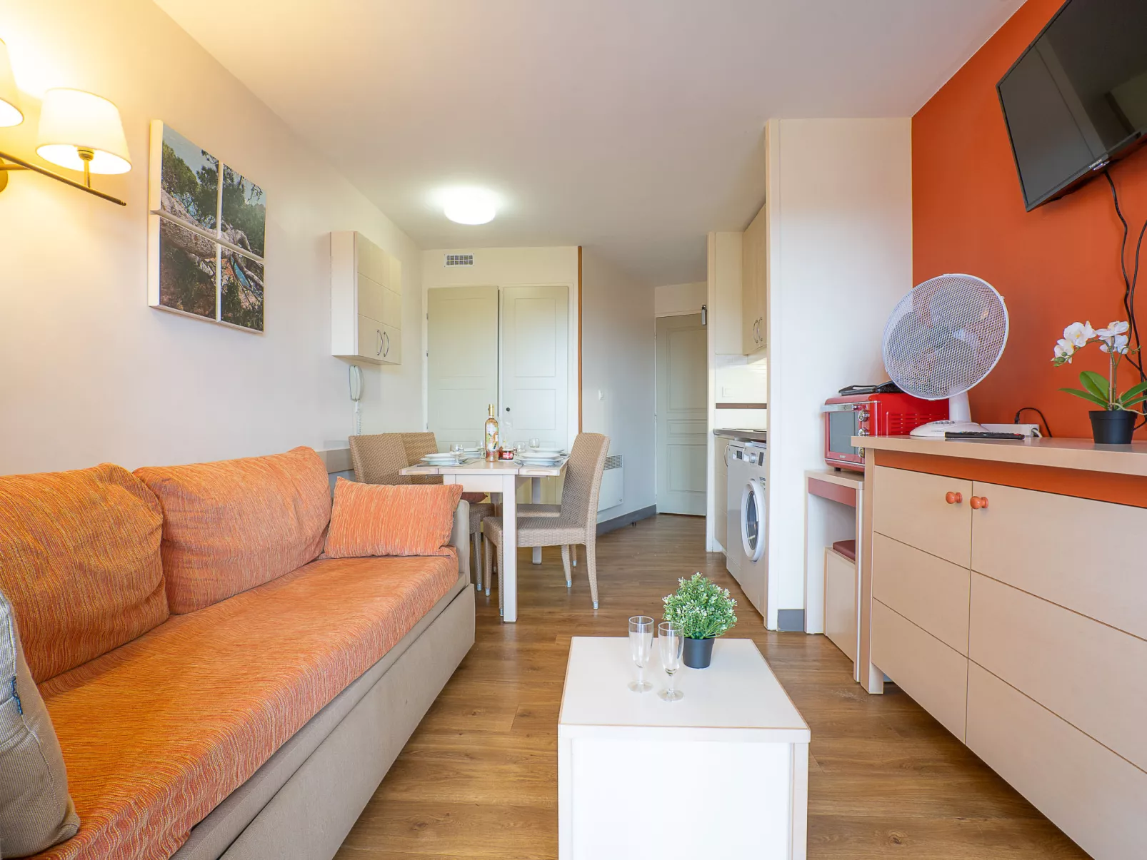 L'Esquinade (G1 103)-Drinnen