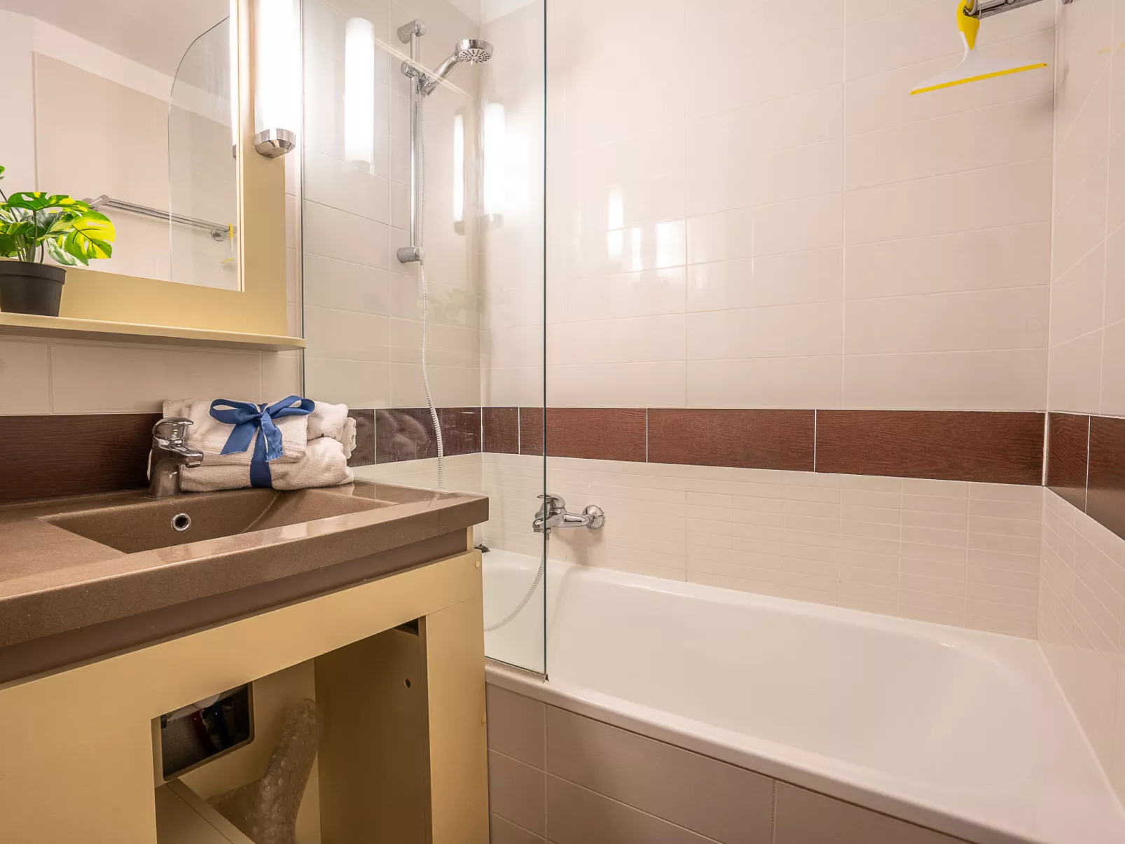 L'Esquinade (G1 103)-Drinnen