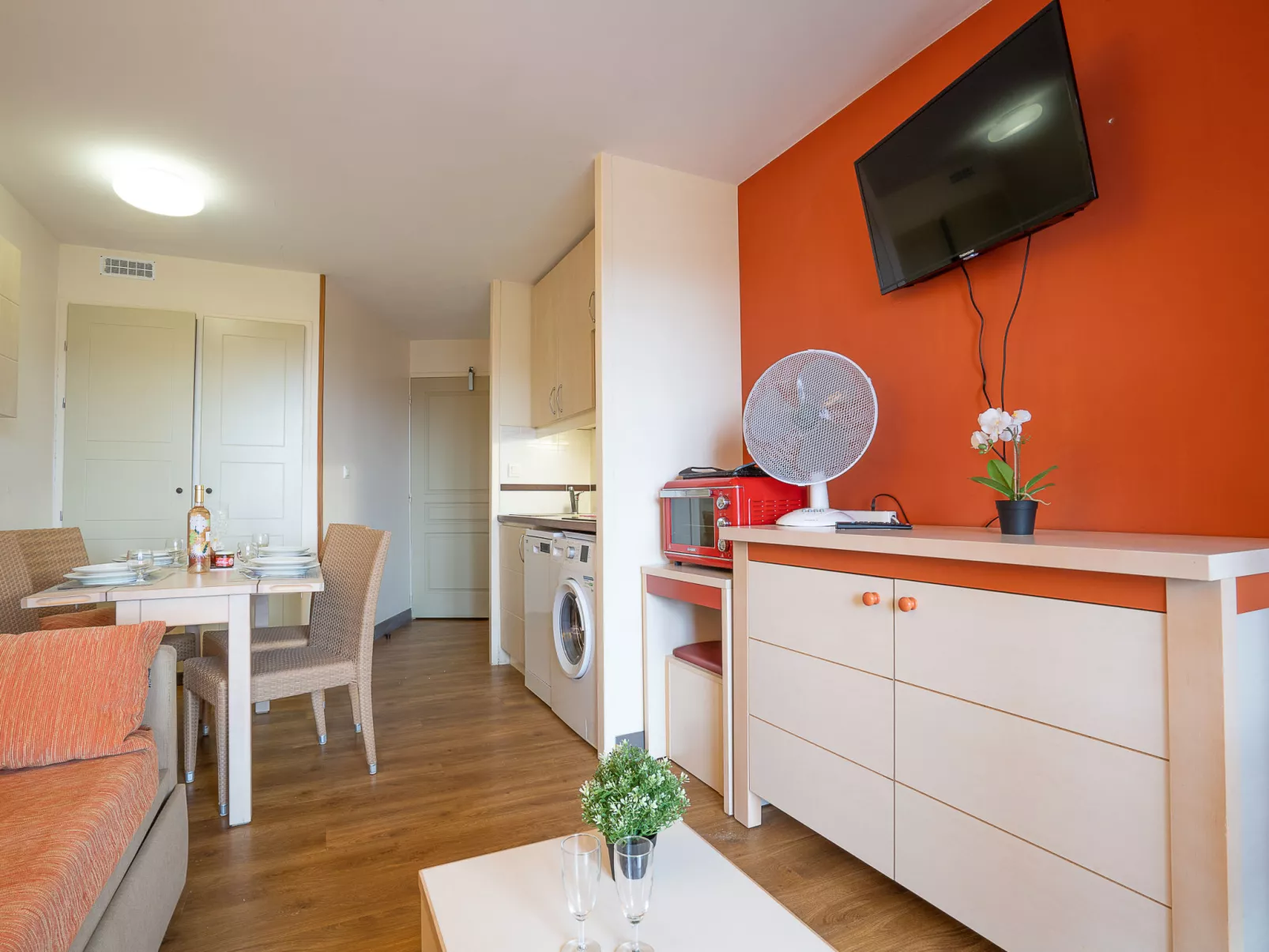 L'Esquinade (G1 103)-Drinnen