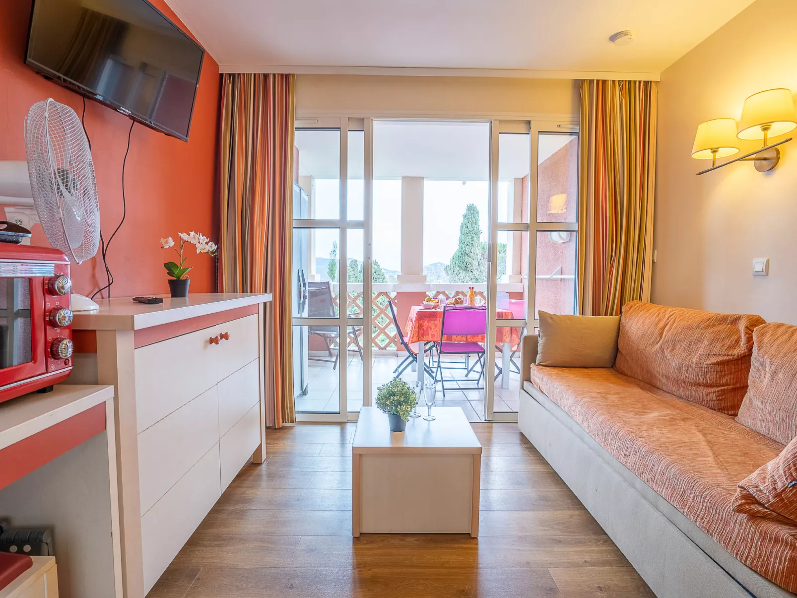 L'Esquinade (G1 103)-Drinnen