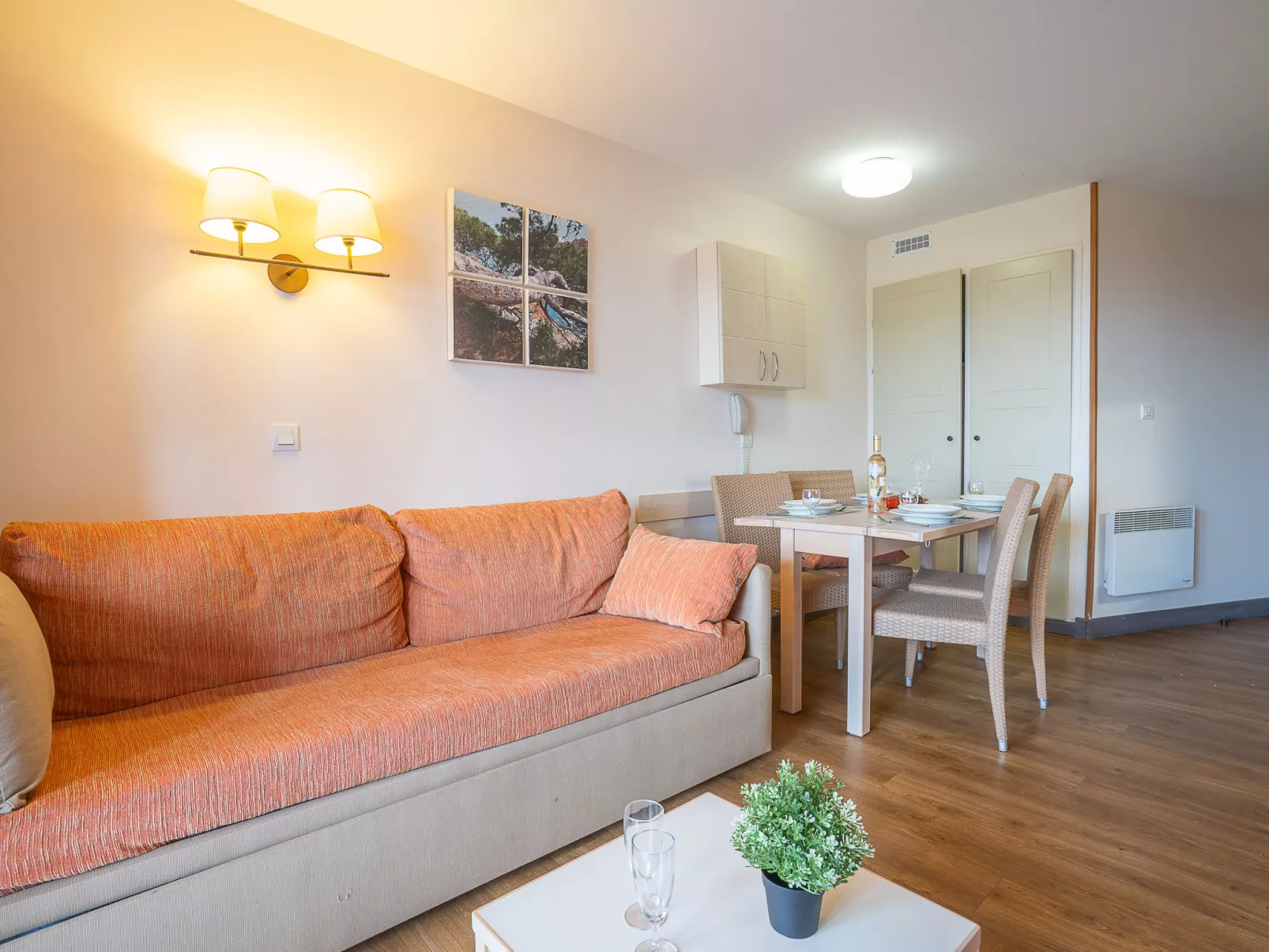 L'Esquinade (G1 103)-Drinnen