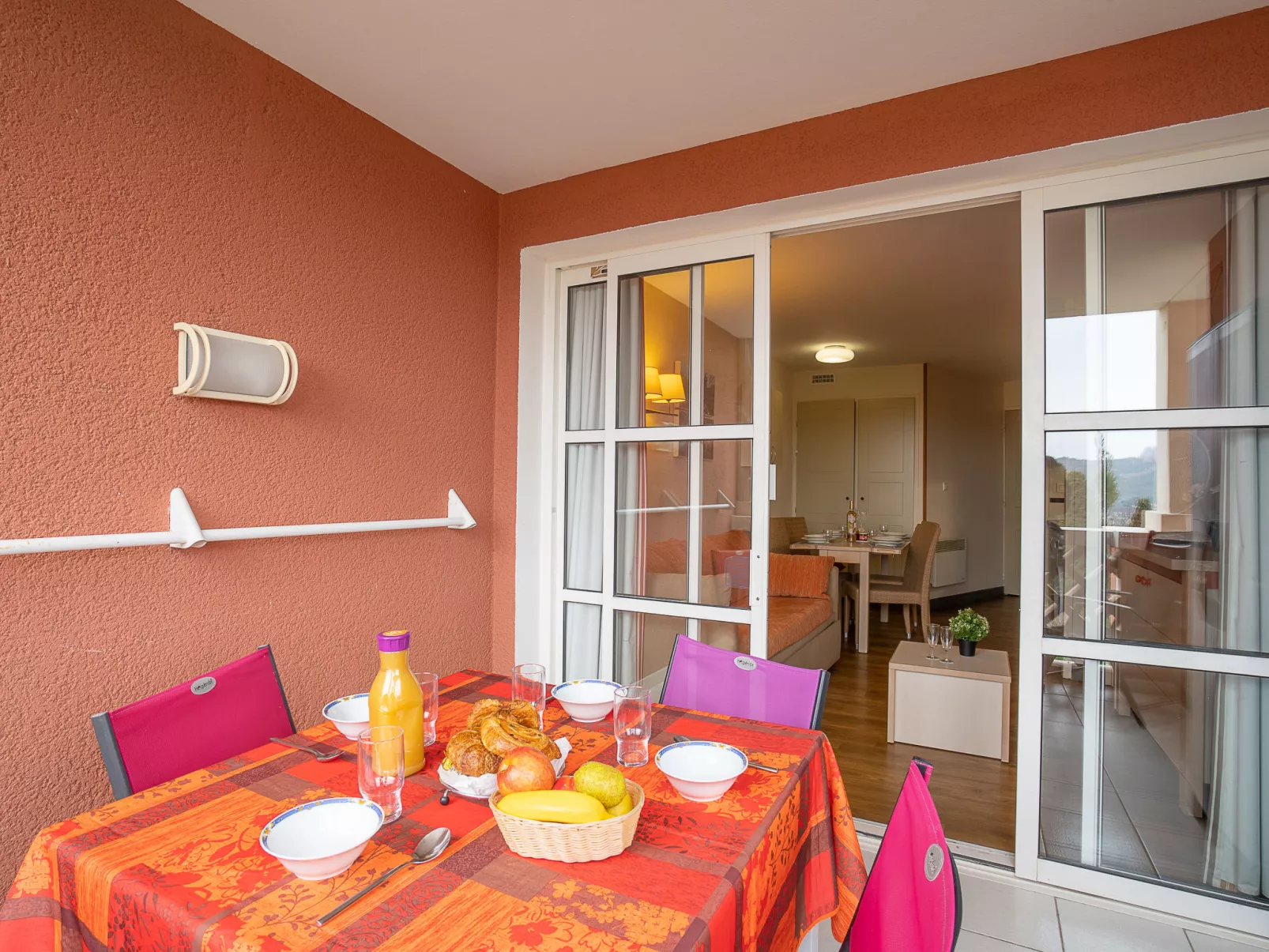 L'Esquinade (G1 103)-Draußen