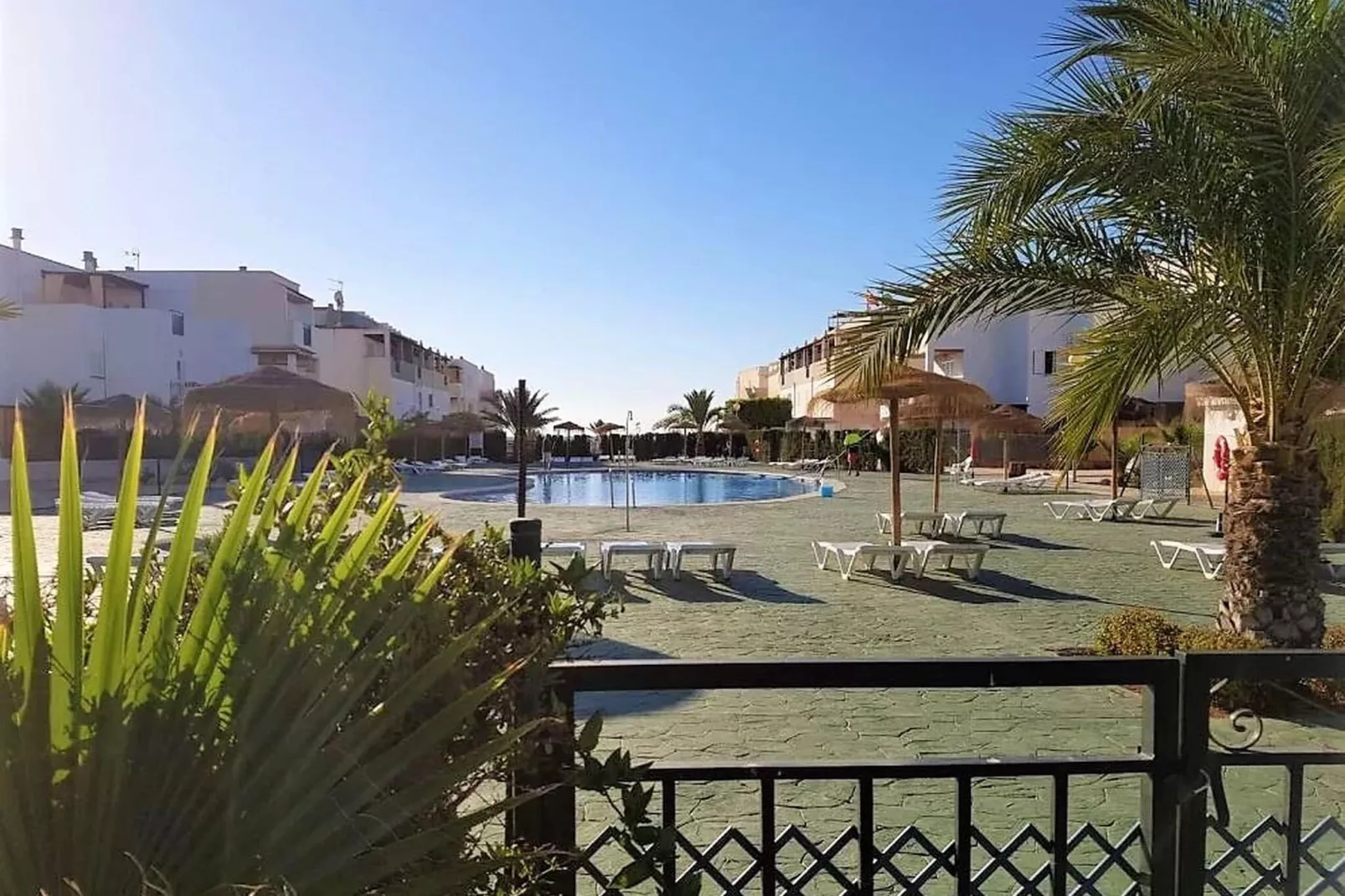 Natura World B1 con terraza privada-Gardens summer