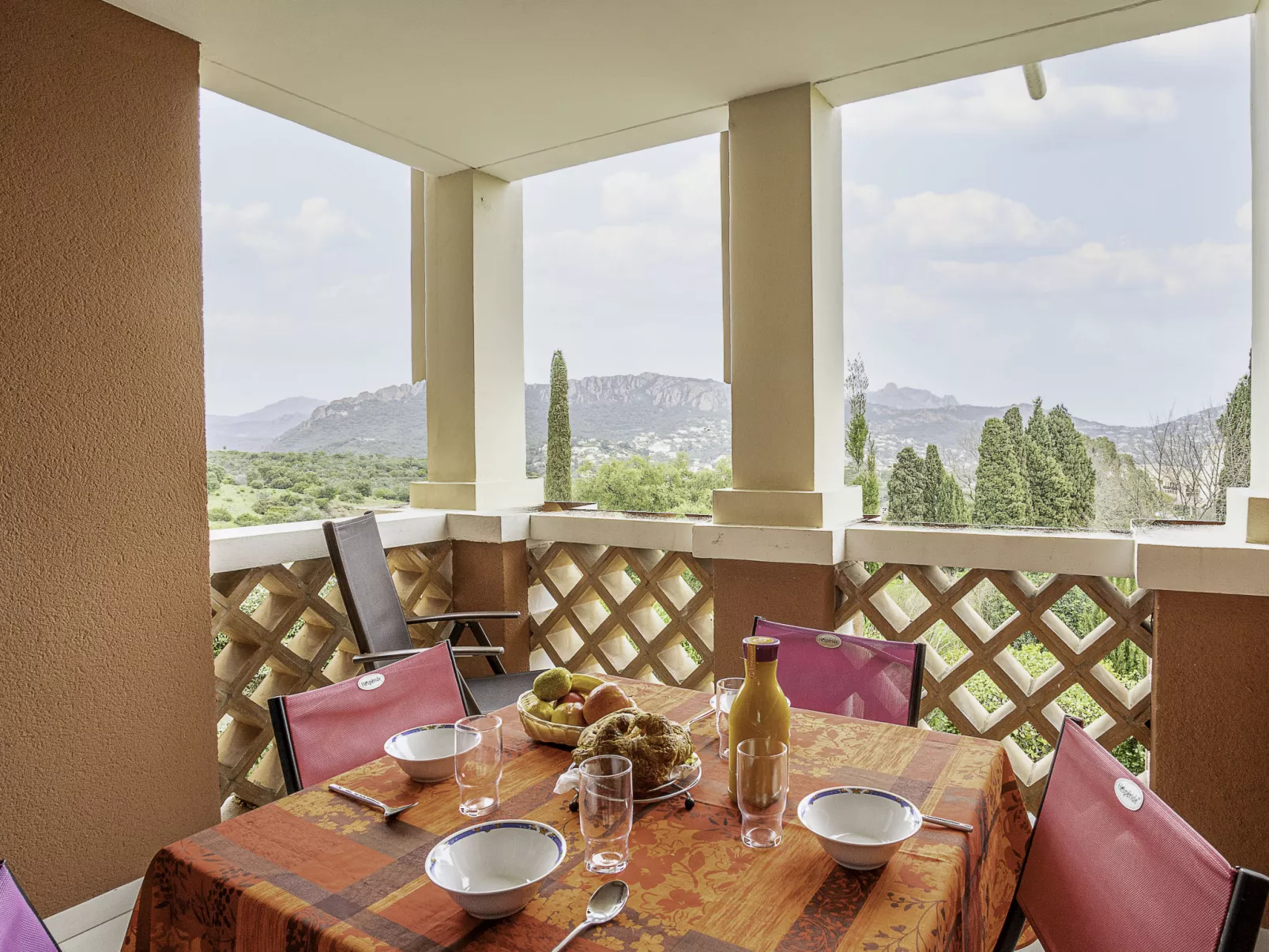 L'Esquinade (G1 103)-Draußen