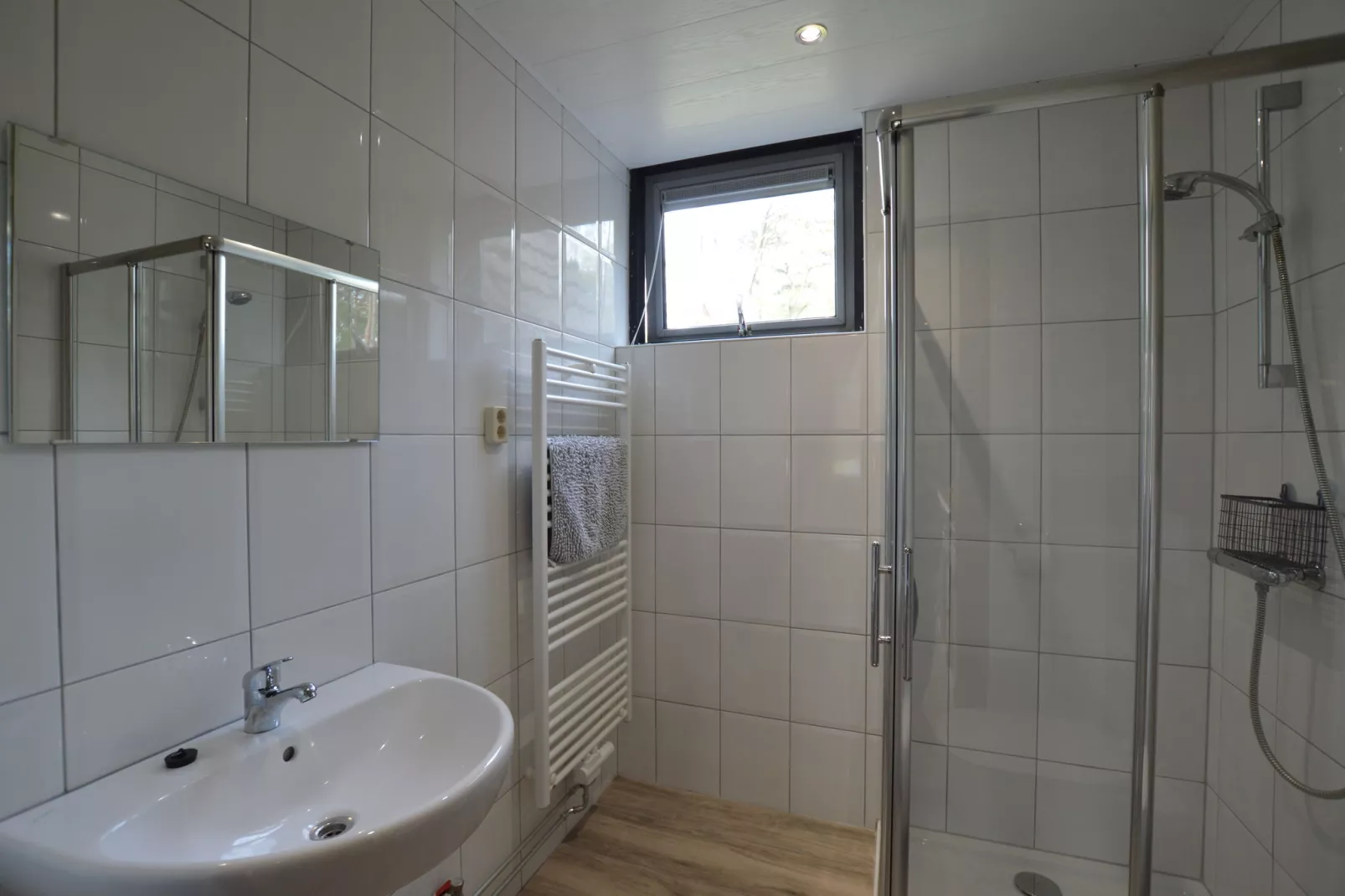 Bungalows 48 en 49-Bathroom