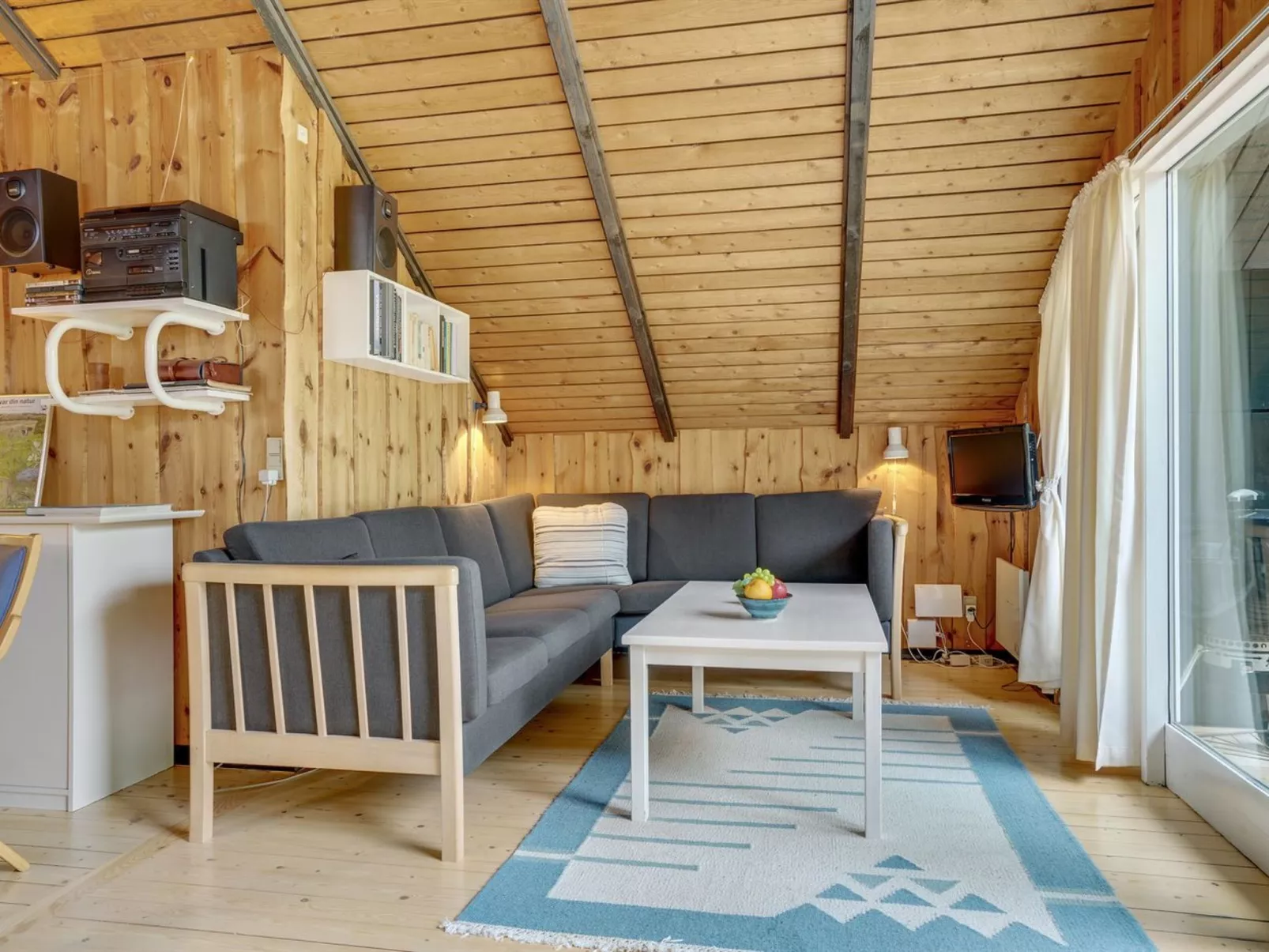 "Nanook" - 4.5km from the sea-Inside