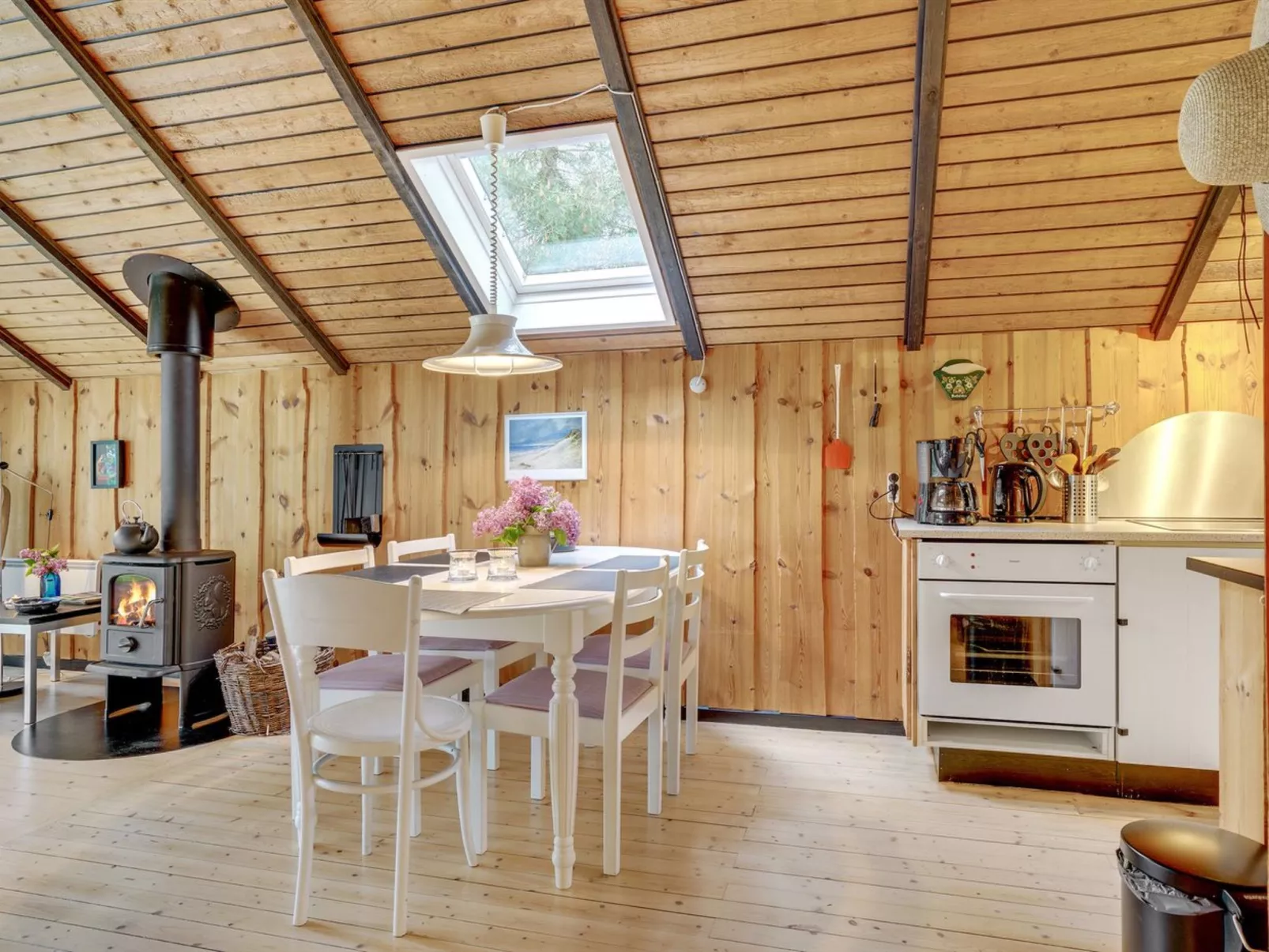 "Nanook" - 4.5km from the sea-Inside