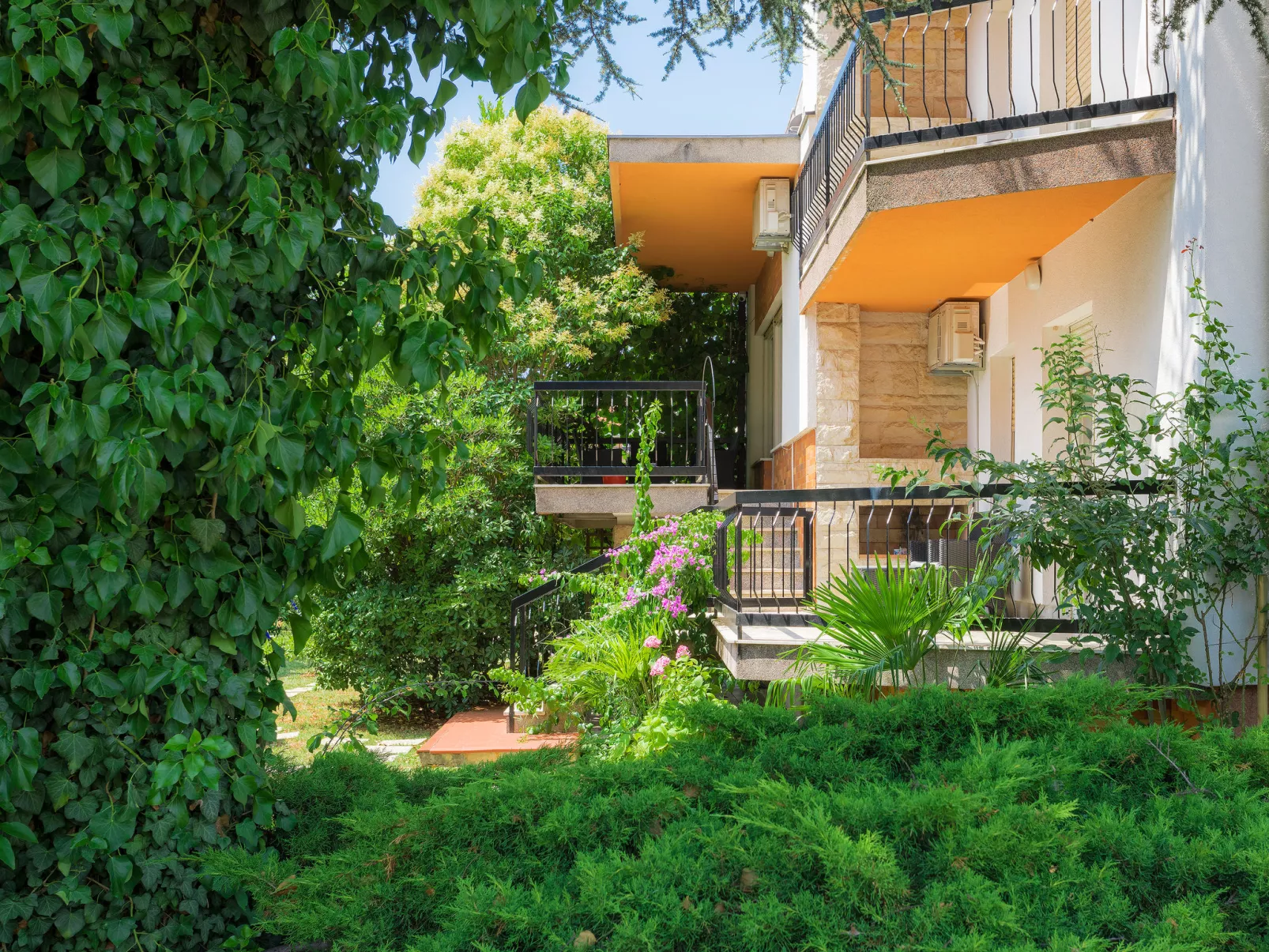 Villa Toni-Outside
