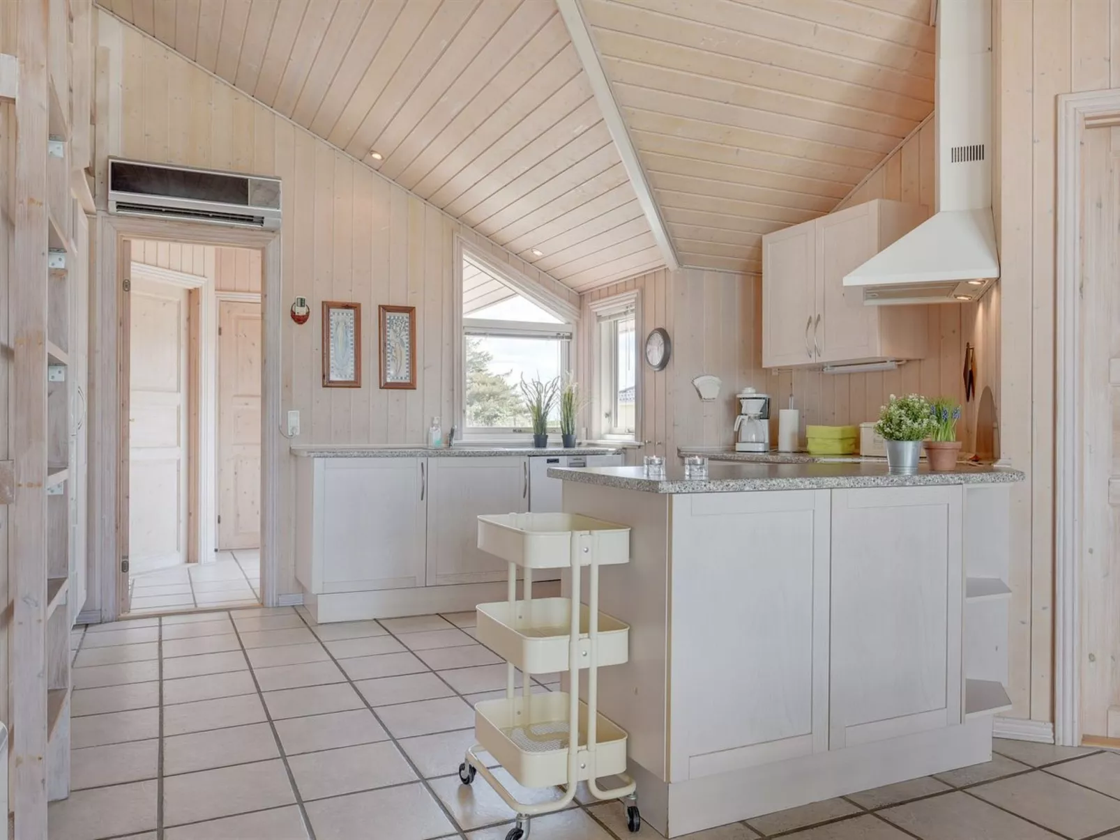 "Hermandine" - 700m from the sea-Drinnen