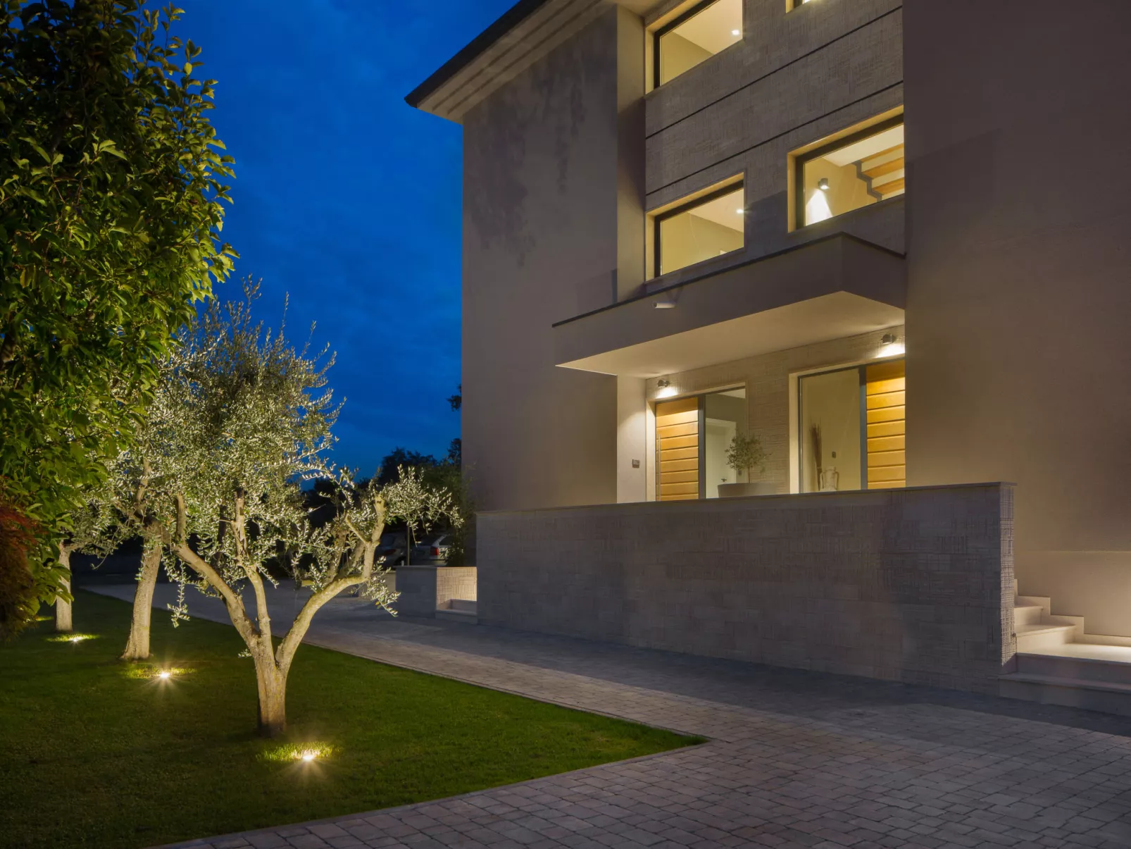 Oliva 1-Outside