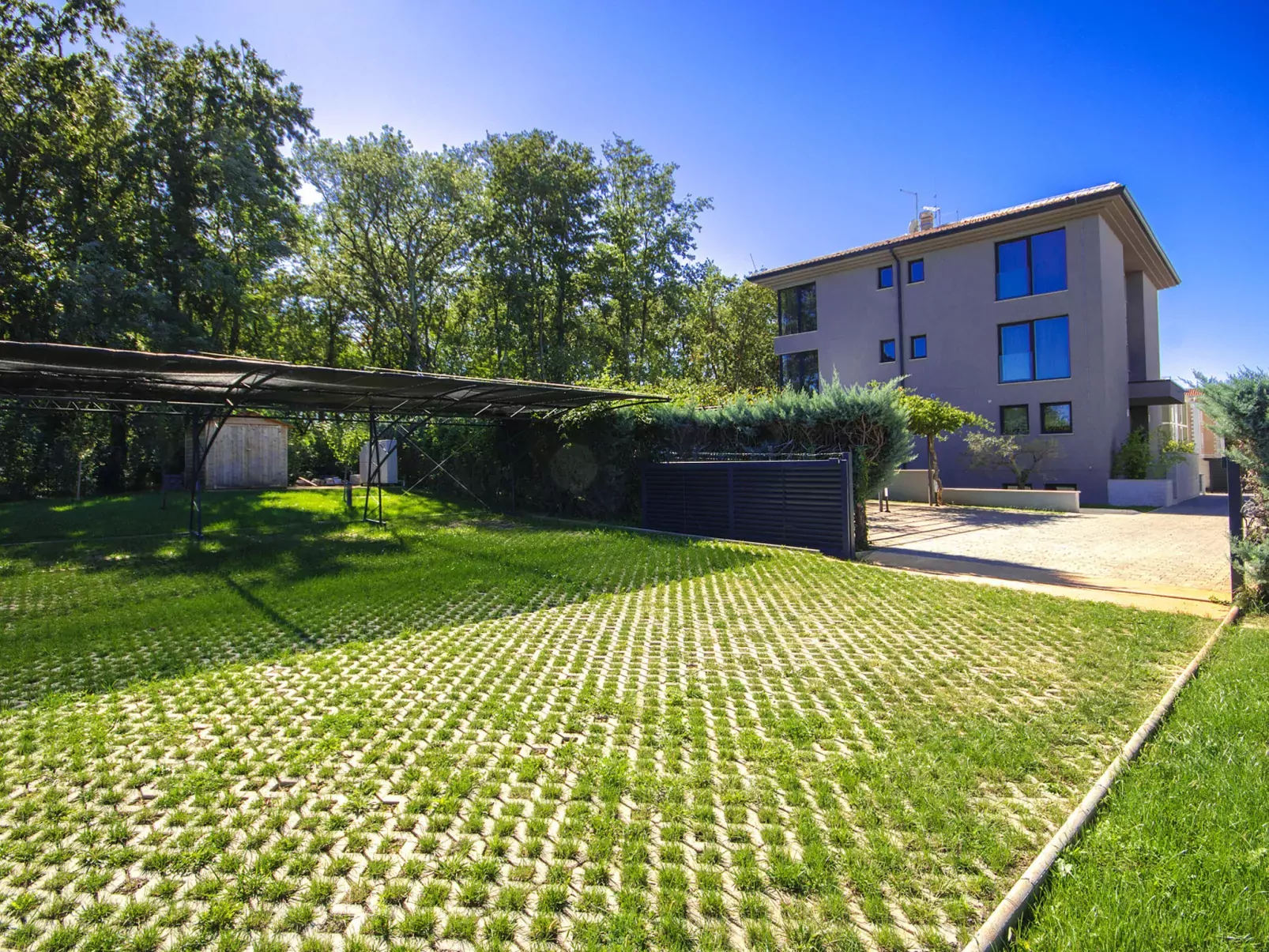 Oliva 1-Outside