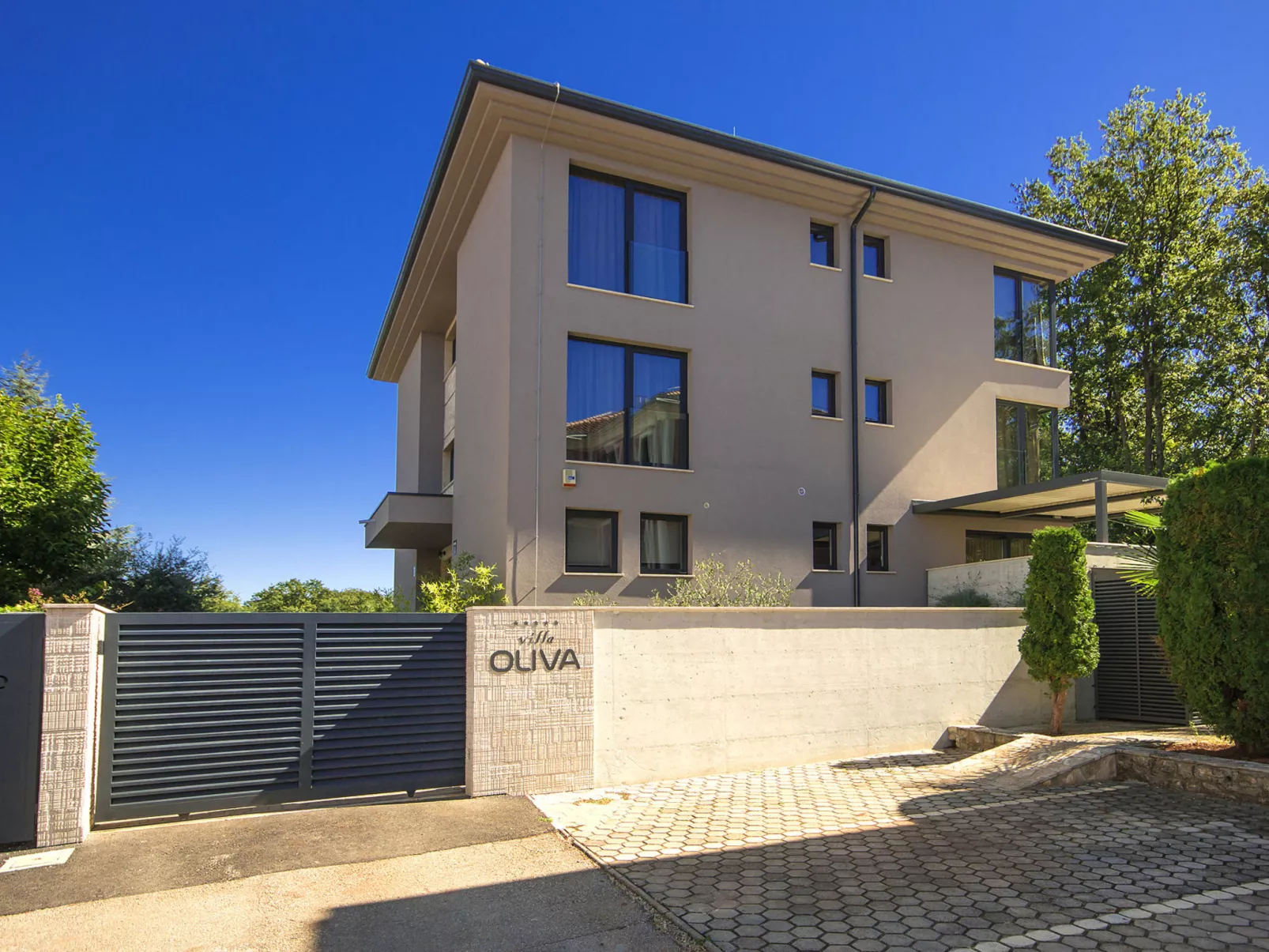 Oliva 1-Outside