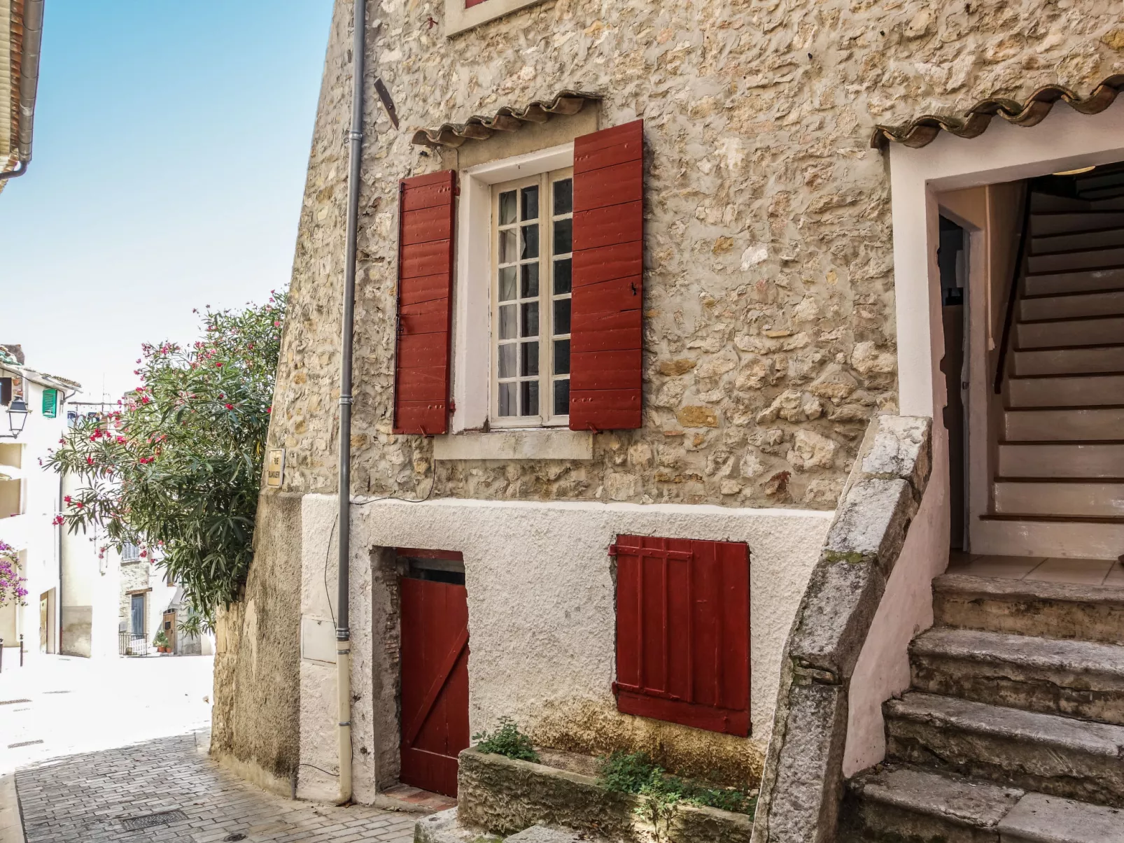 La Cadièrienne-Outside