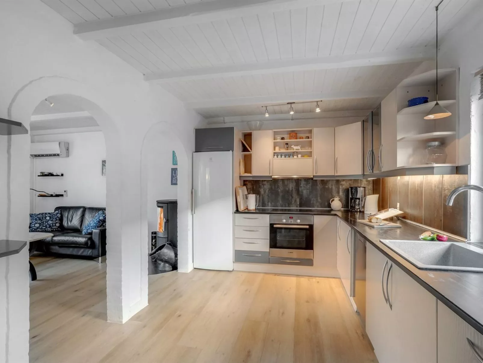 "Hethin" - 100m from the sea-Inside