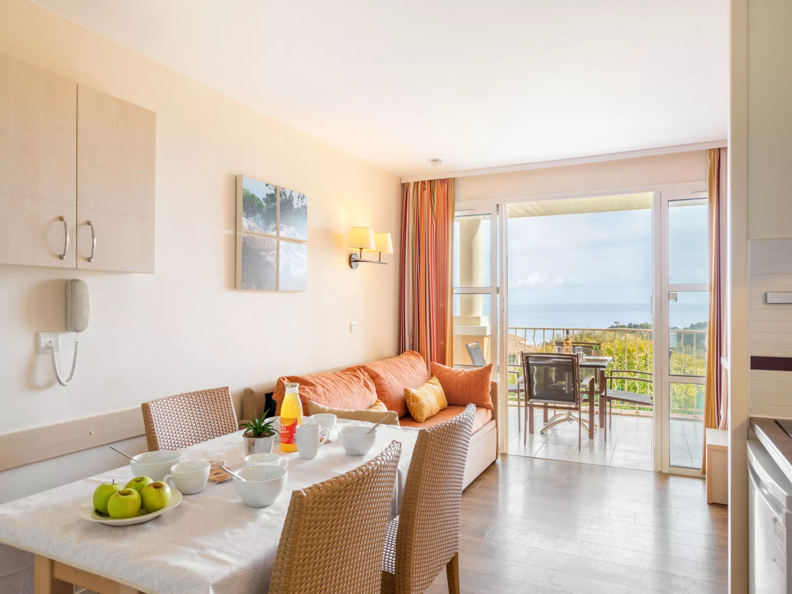 L'Esquinade (G5 130)-Drinnen