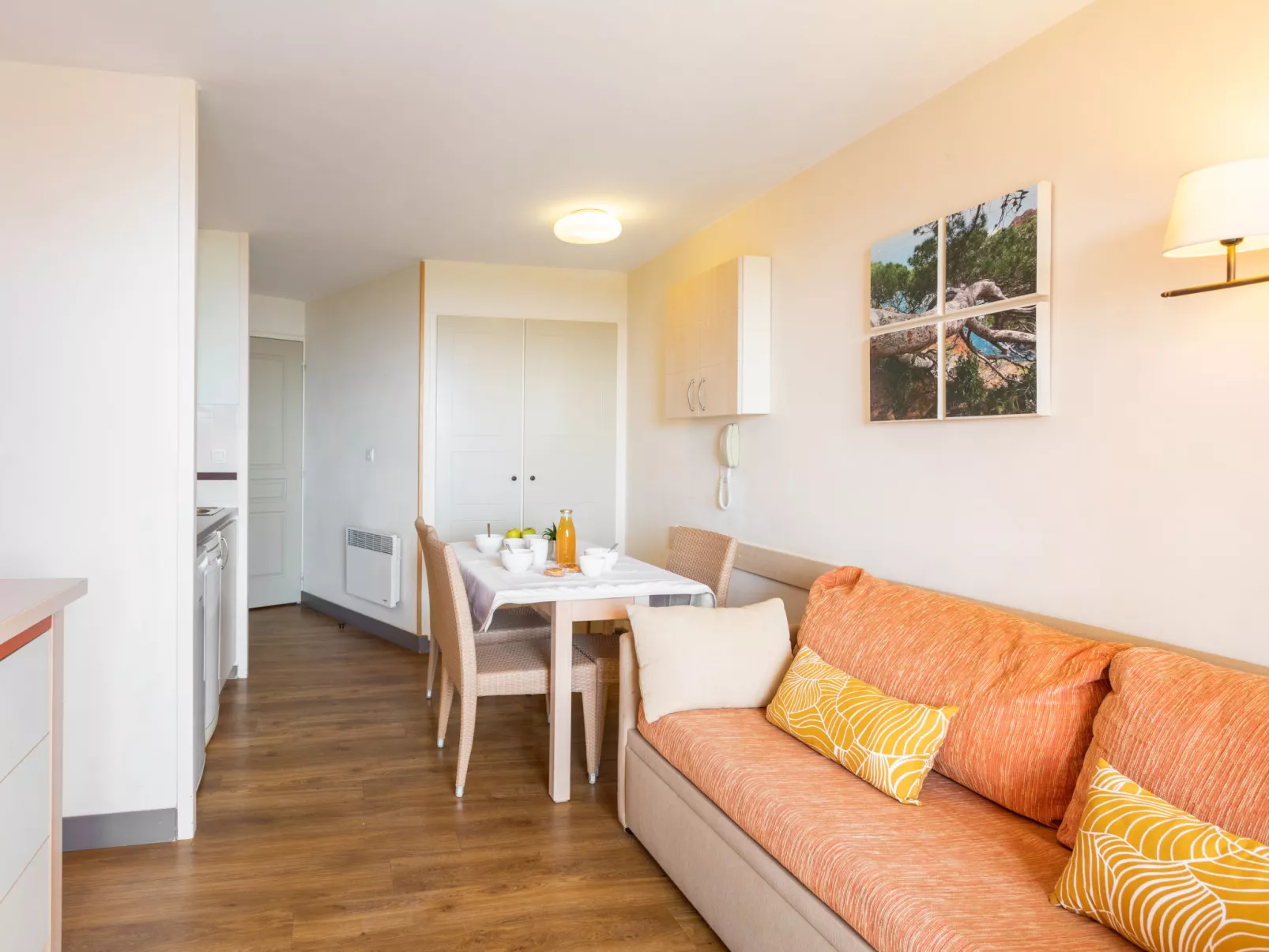 L'Esquinade (G5 130)-Drinnen