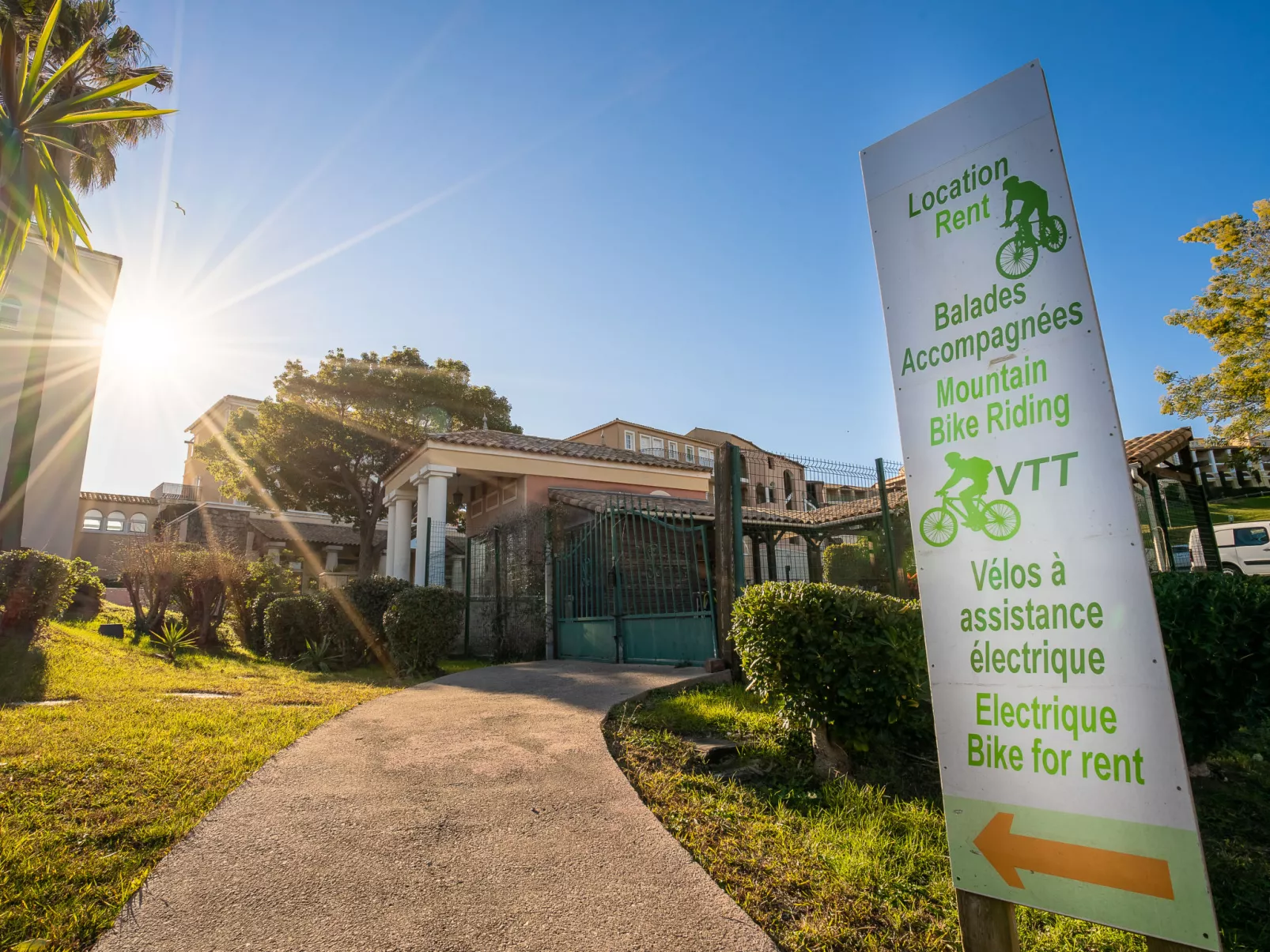 L'Esquinade (G5 130)-Draußen