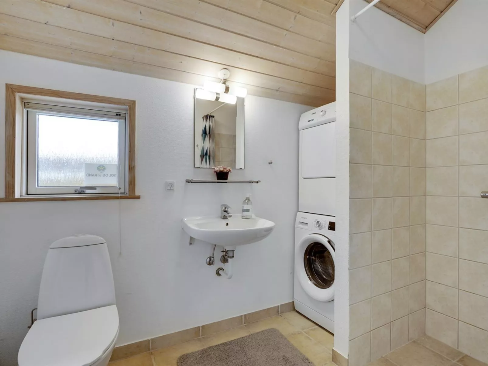 "Enid" - 700m from the sea-Inside