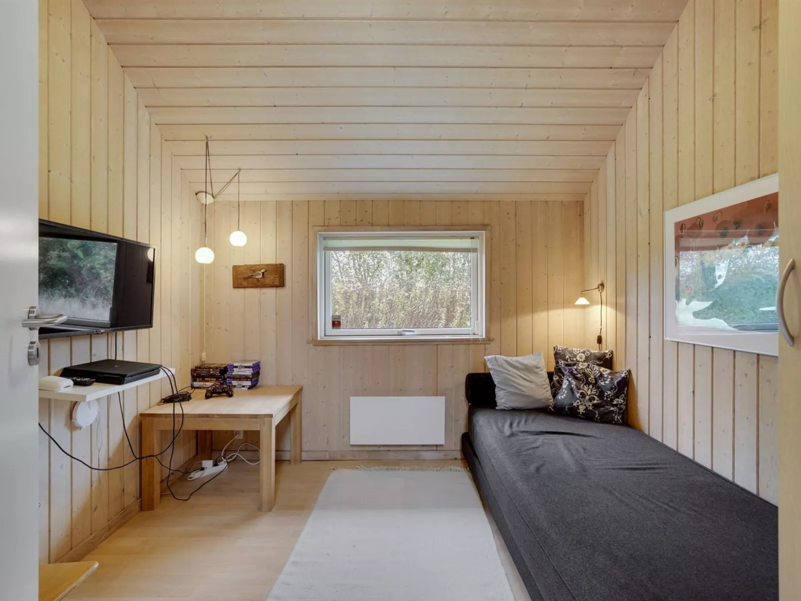 "Enid" - 700m from the sea-Inside