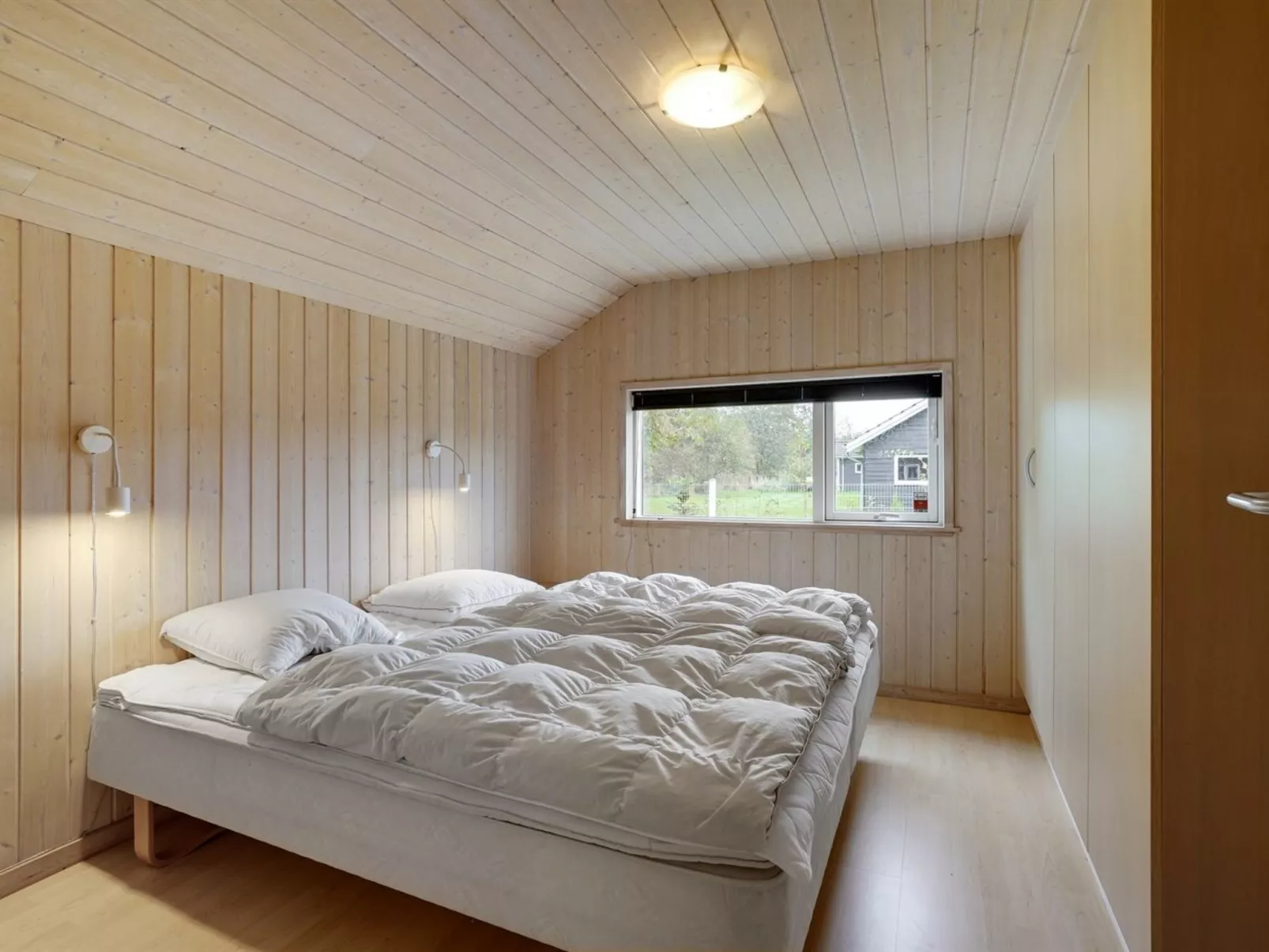 "Enid" - 700m from the sea-Inside