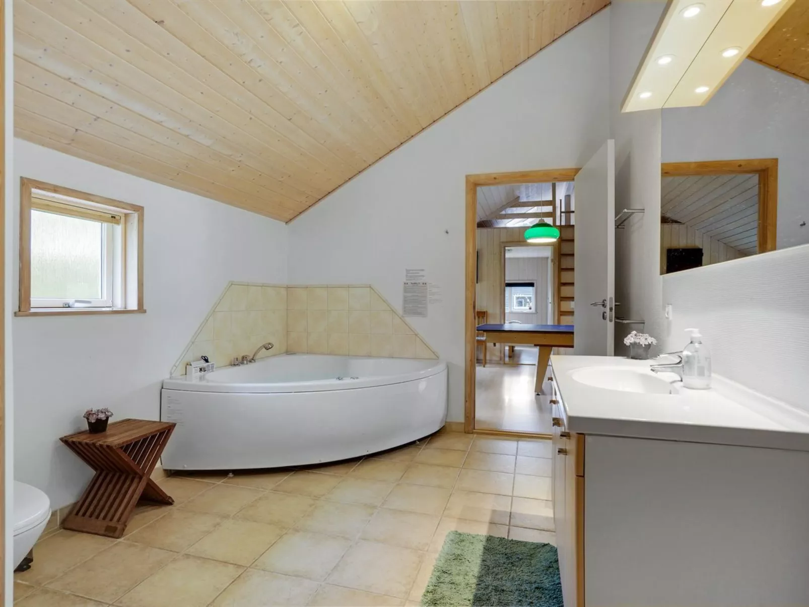 "Enid" - 700m from the sea-Inside