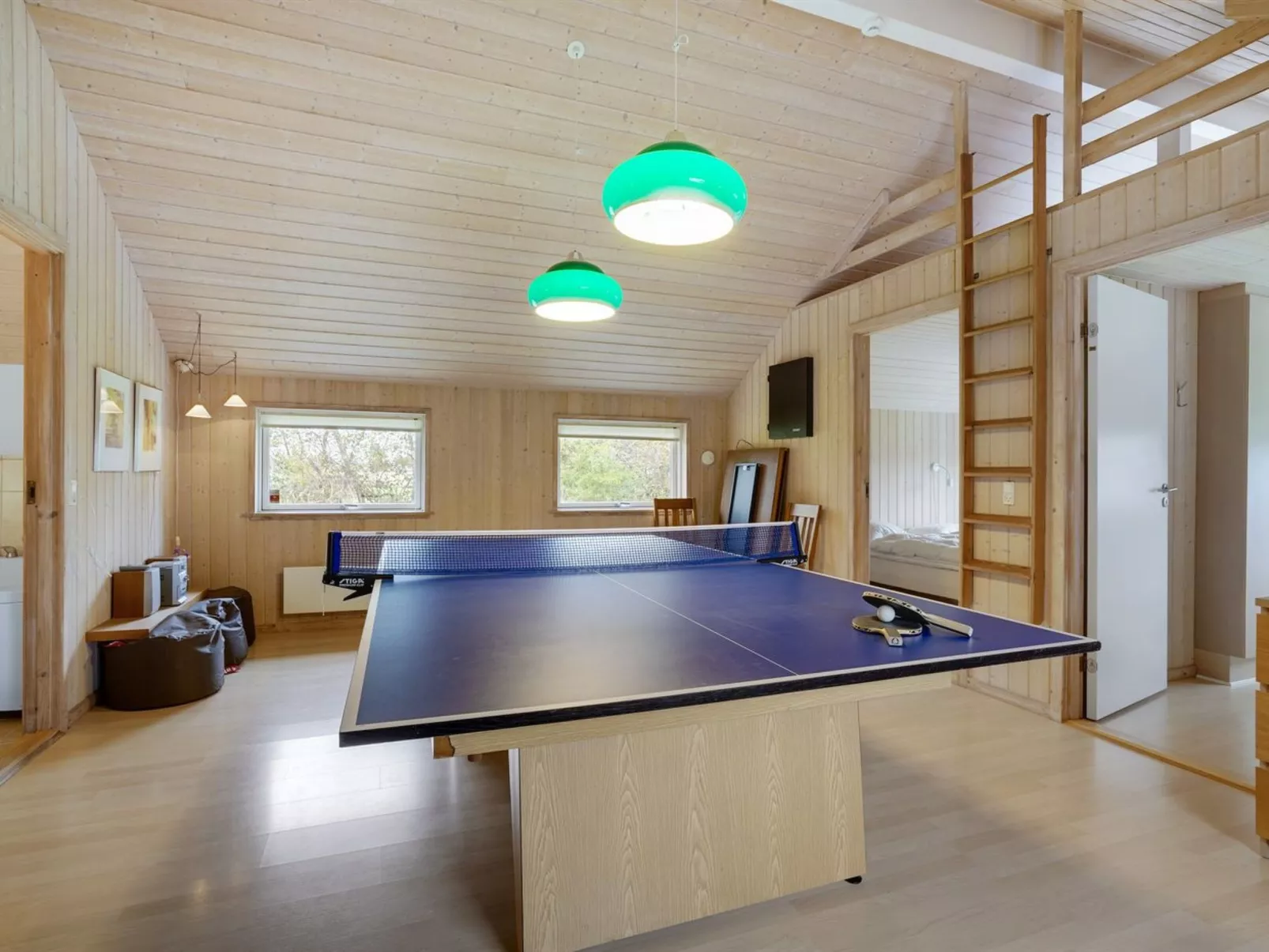 "Enid" - 700m from the sea-Inside