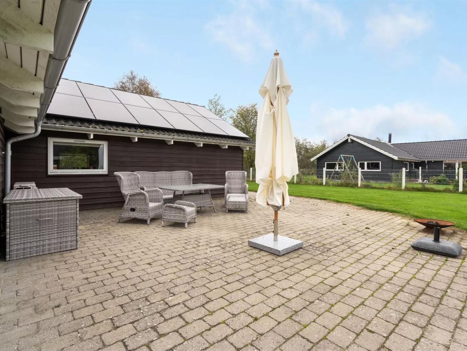 "Enid" - 700m from the sea-Outside