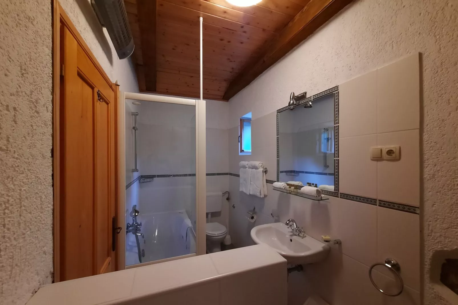 Holiday home Mikleus in Lovrec - Dobrec - ca 113 qm für 4 Erw 2 Kinder max 11 J-Bathroom